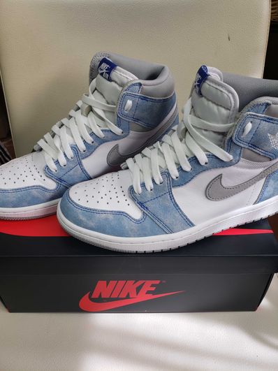 Nike Air Jordan 1 High OG "Hyper Royal"