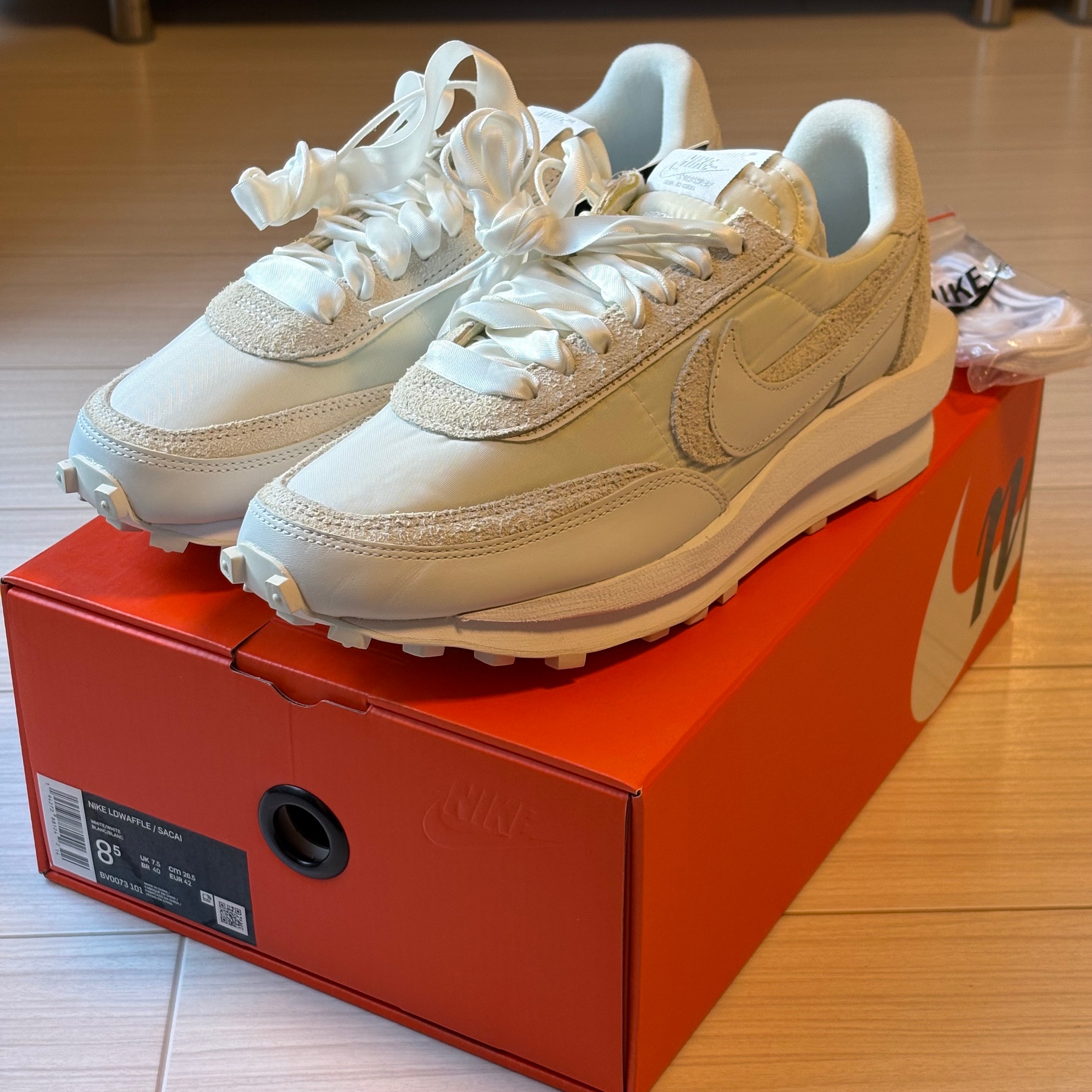 サカイ × ナイキ LDV ワッフル "トリプルホワイト"