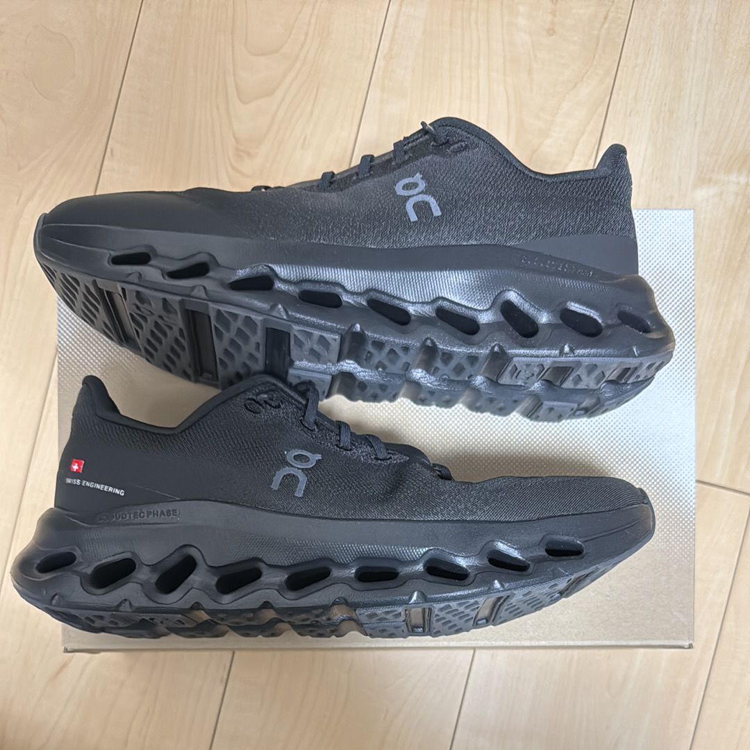 オン クラウドティルト1 "エクリプス/ブラック"