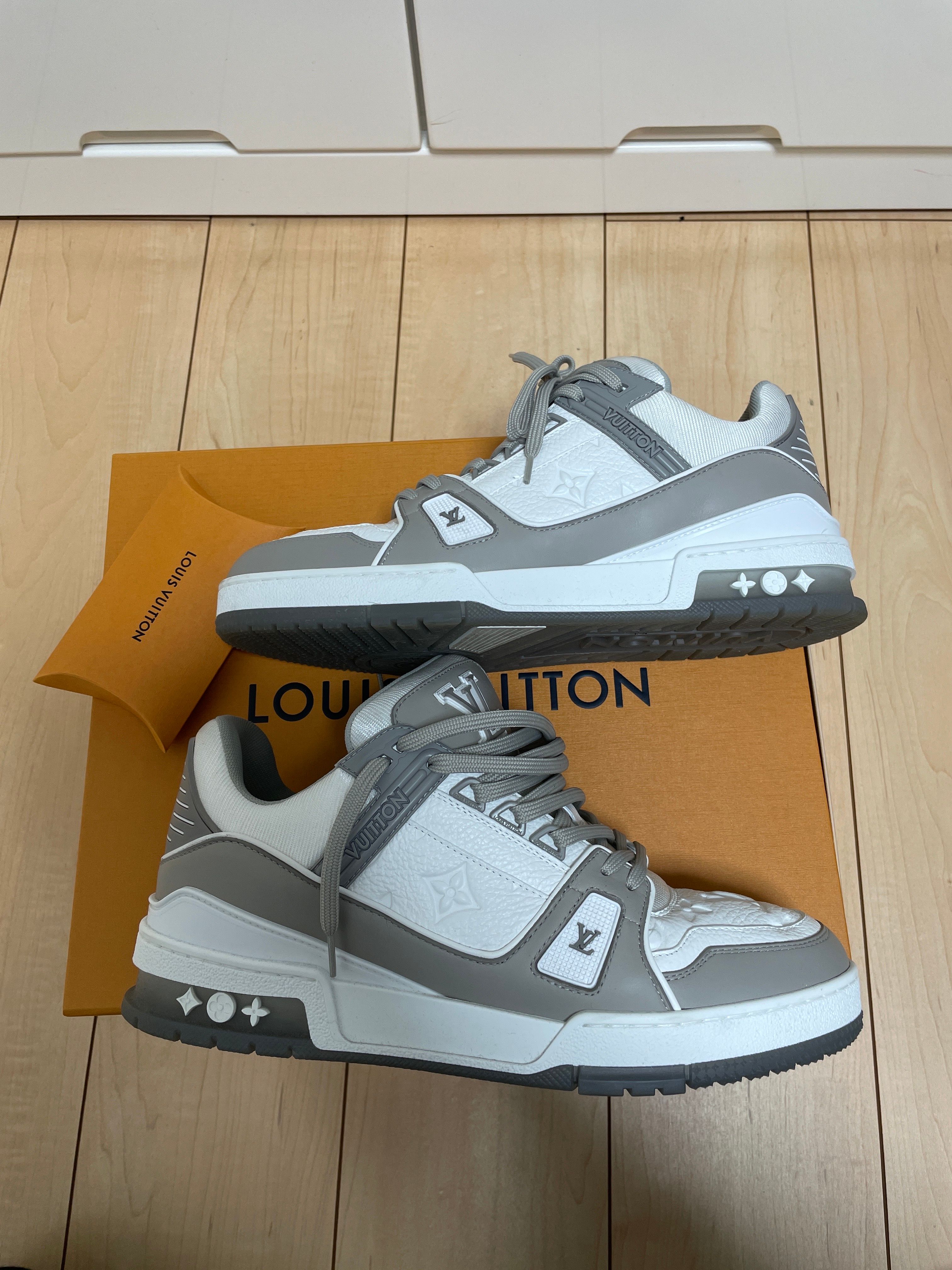 Louis Vuitton Trainer "Grey White"