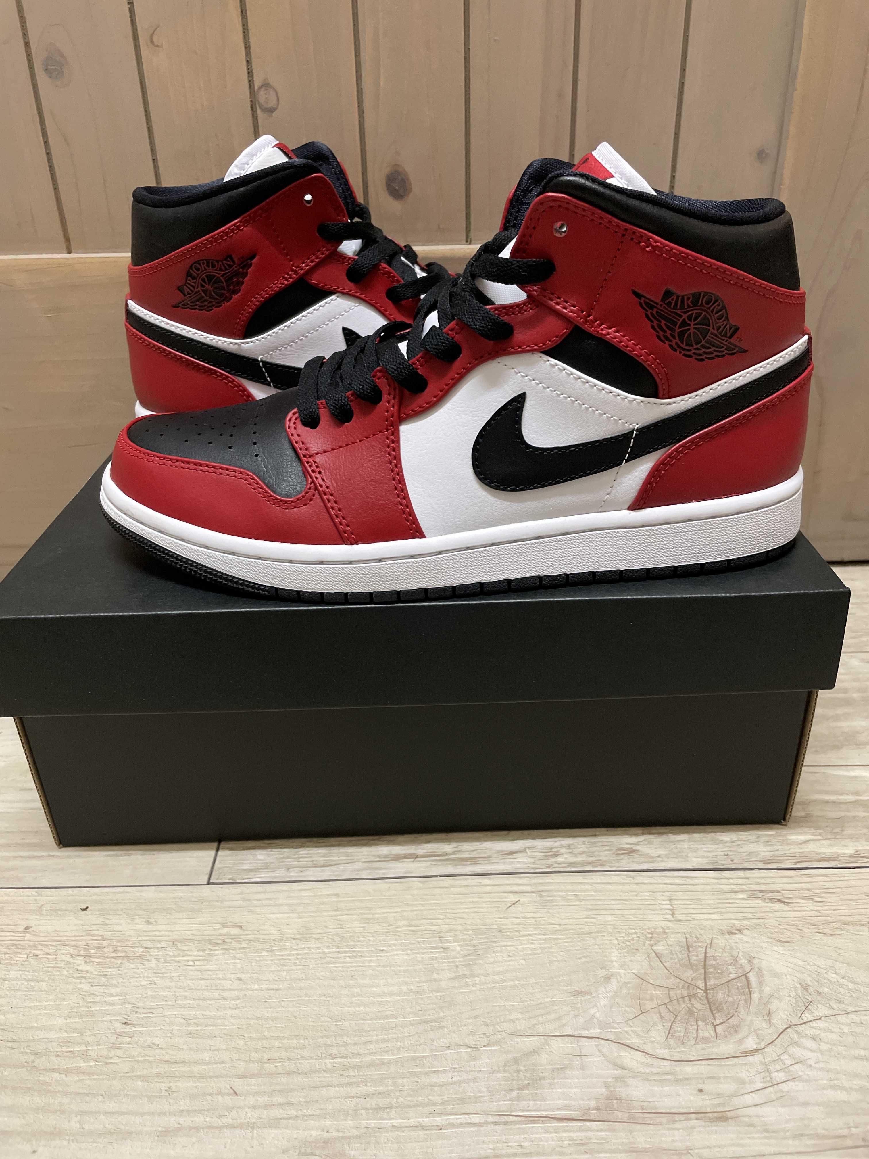 Nike Air Jordan 1 Mid "Chicago Black Toe"