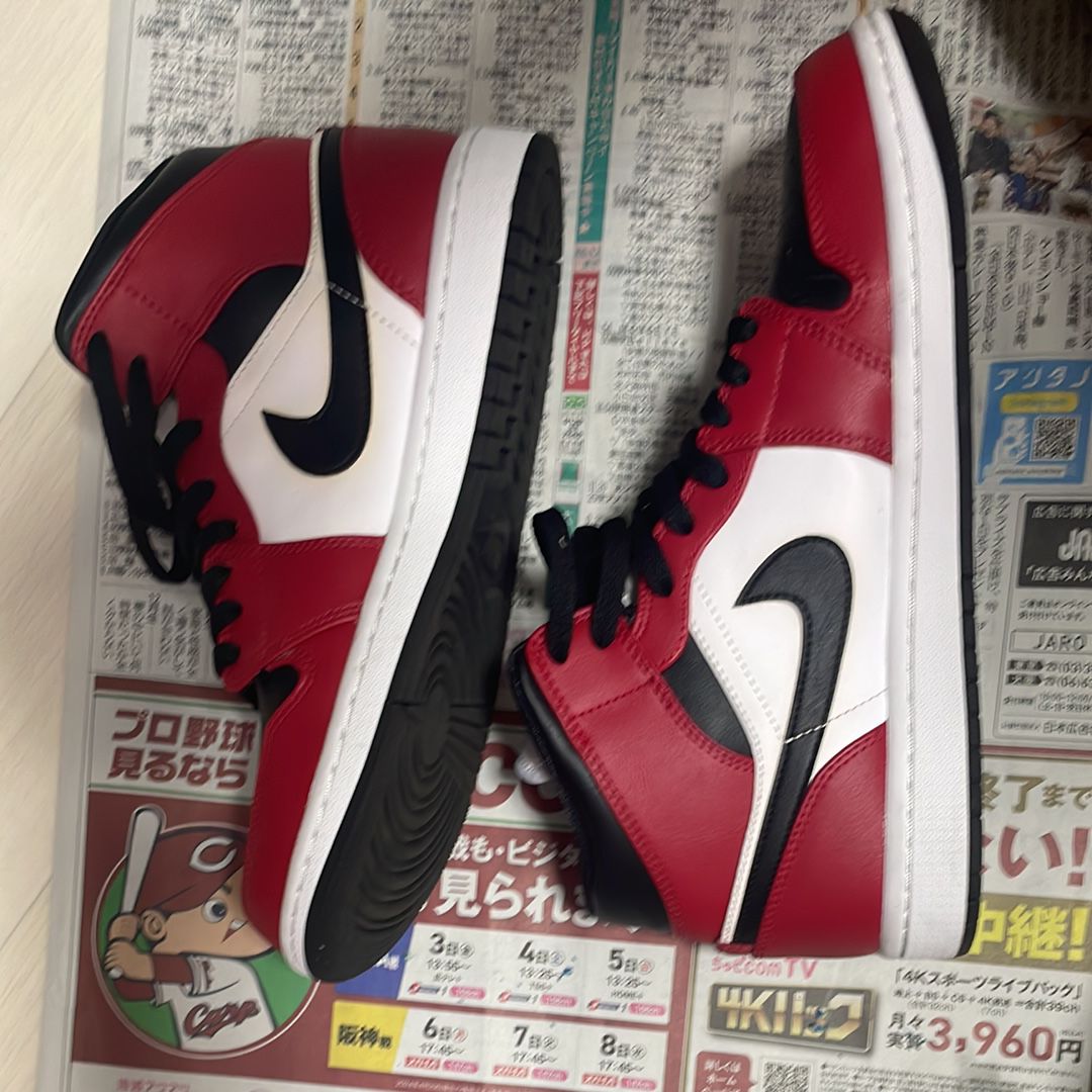 Nike Air Jordan 1 Mid "Chicago Black Toe"