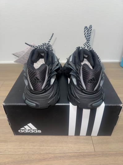 Pharrell Williams × adidas Jellyfish "Carbon/Core Black"