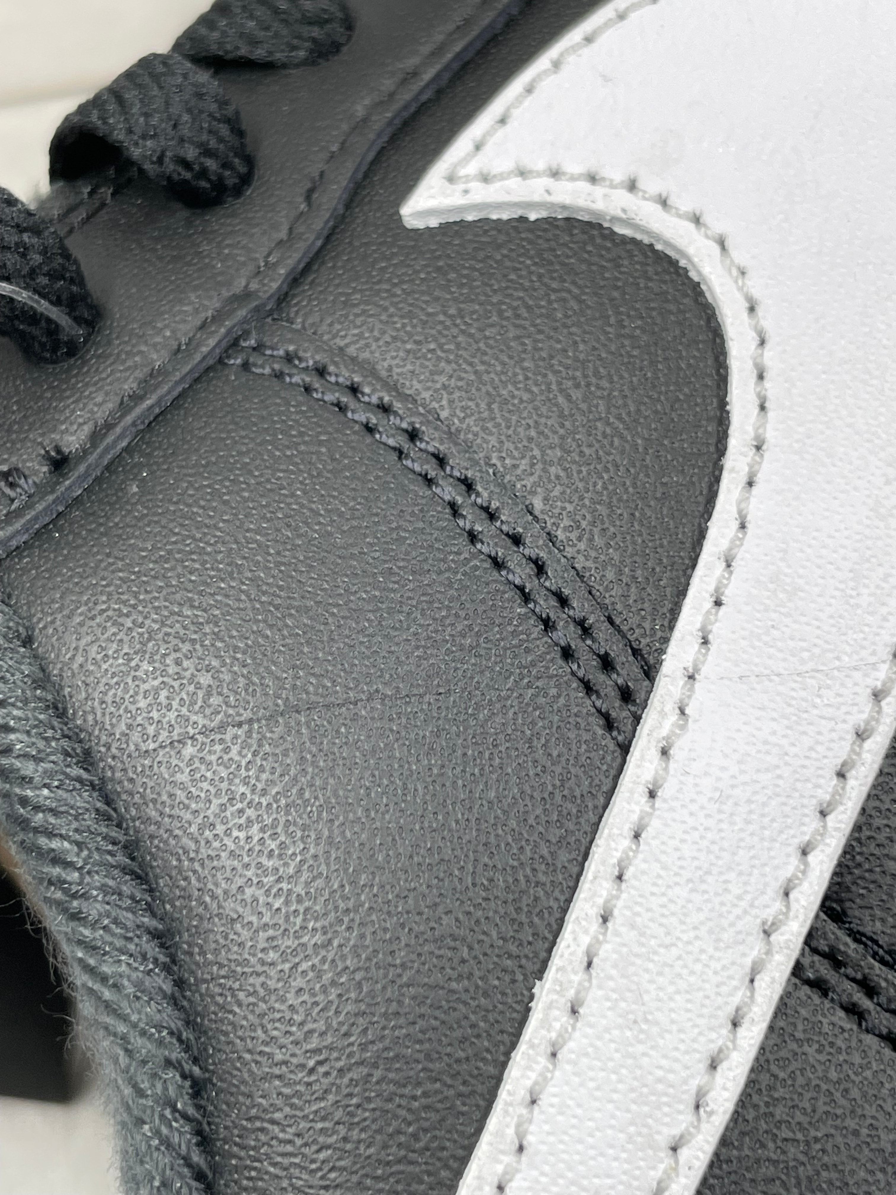 Supreme × Nike Air Force 1 Low "Black/White"