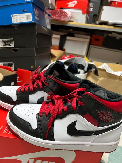 Nike Air Jordan 1 Mid "Gym Red"