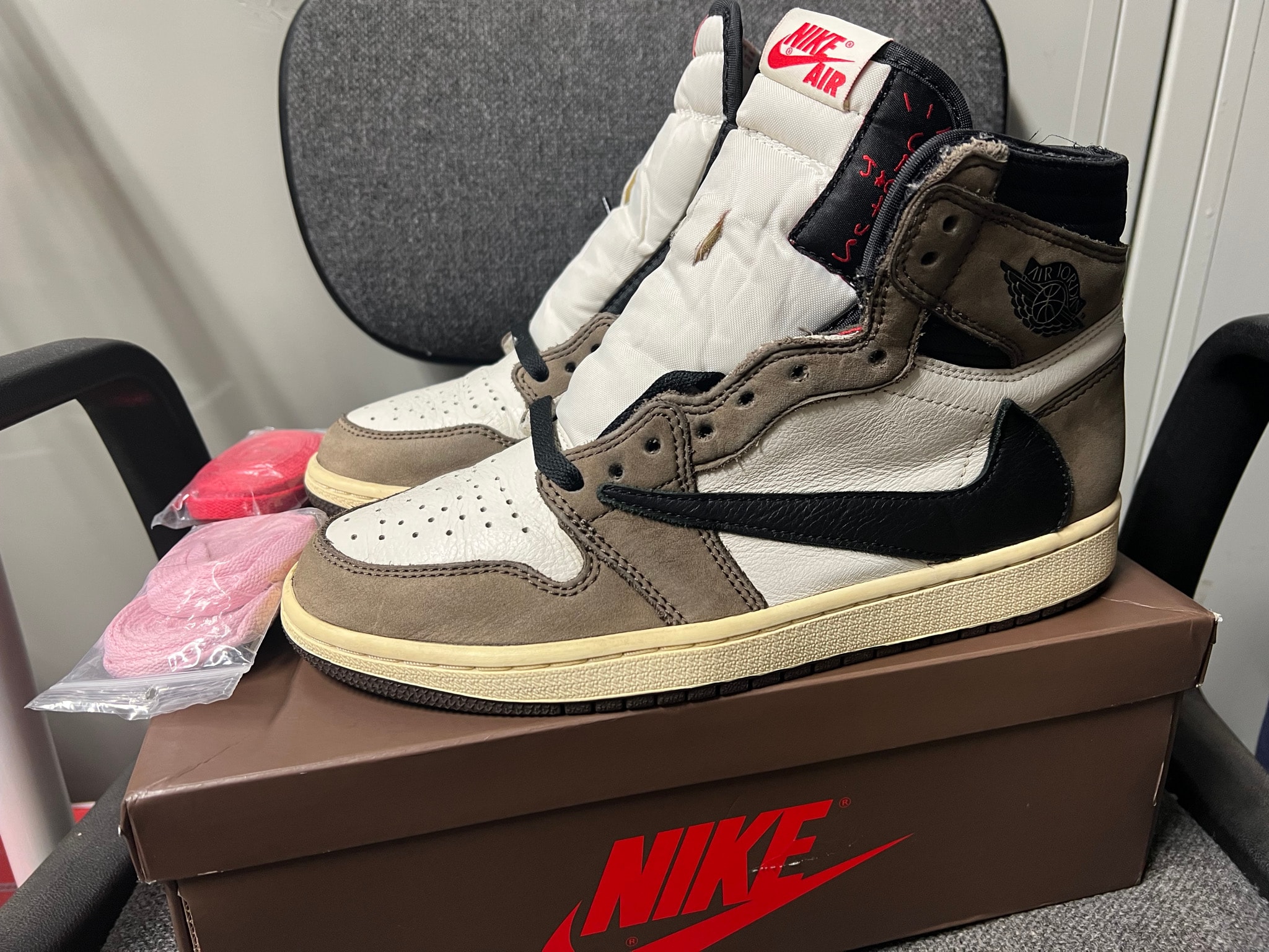 Travis Scott × Nike Air Jordan 1 Retro High OG TS SP "Sail/Dark Mocha"