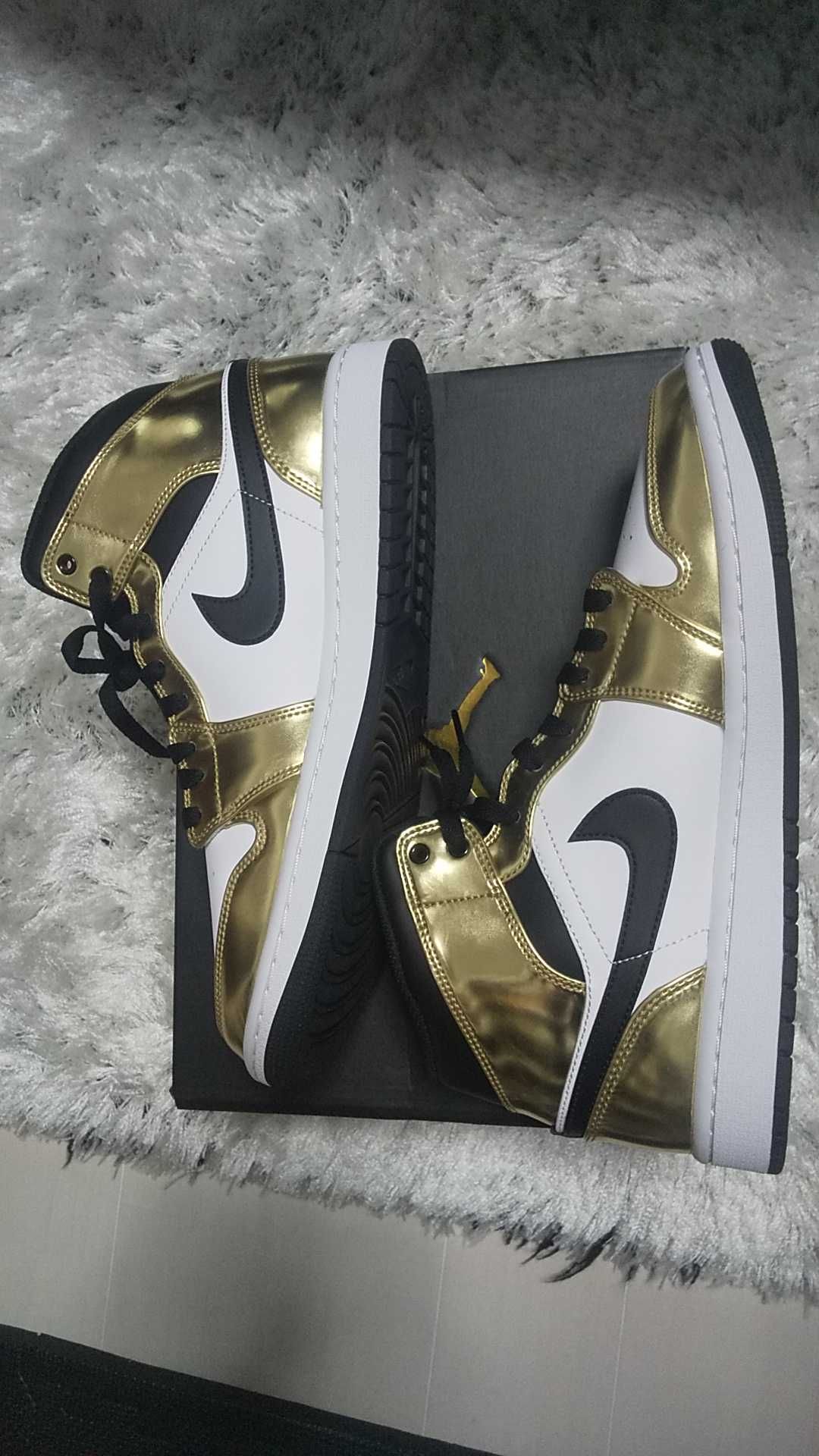 NIKE AIR JORDAN 1 MID SE "METALLIC GOLD"