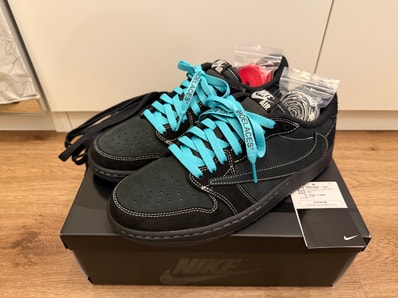 Travis Scott × Nike Air Jordan 1 Low OG SP "Black Phantom"