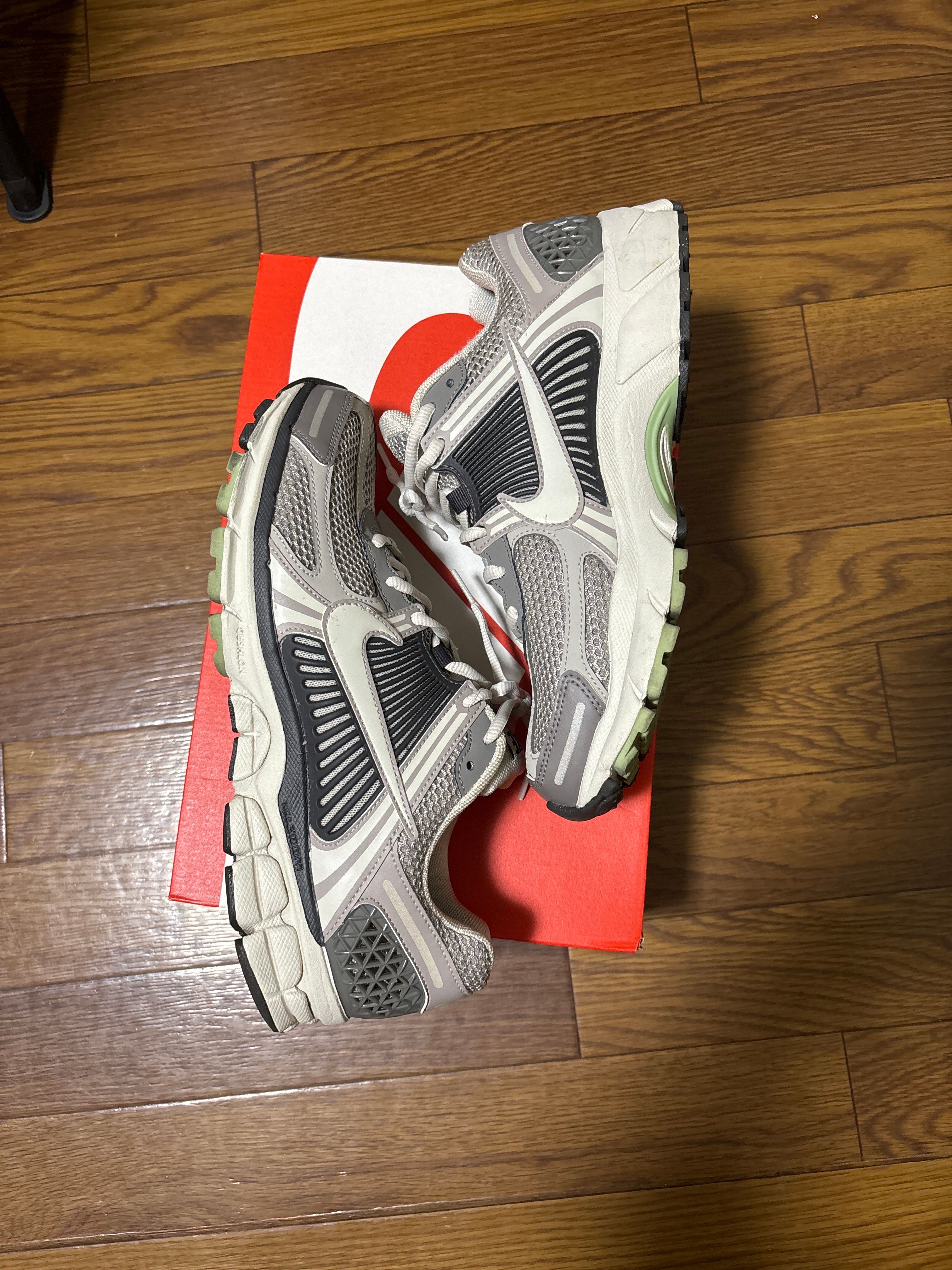 Nike Women's Zoom Vomero 5 "Cobblestone and Flat Pewter"