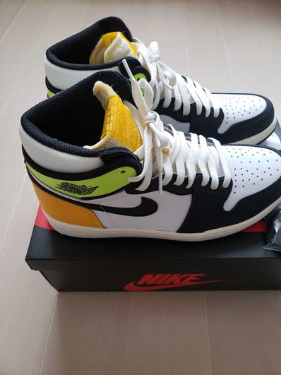 Nike Air Jordan 1 High OG "Volt Gold"