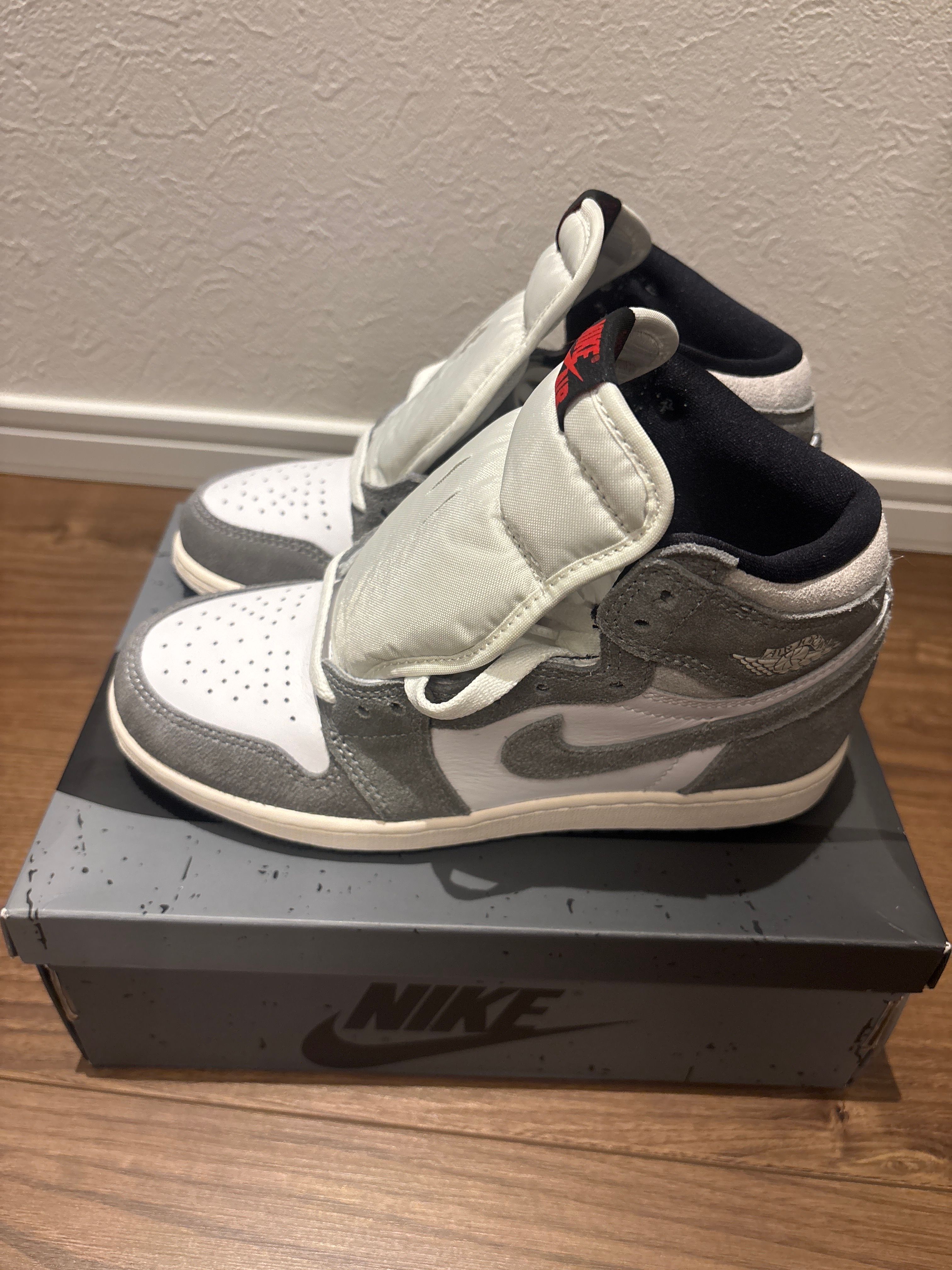 Nike GS Air Jordan 1 Retro High OG "Black and Smoke Grey"