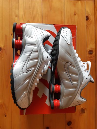 Nike Shox R4 OG "Metallic Silver Comet Red" (2018)