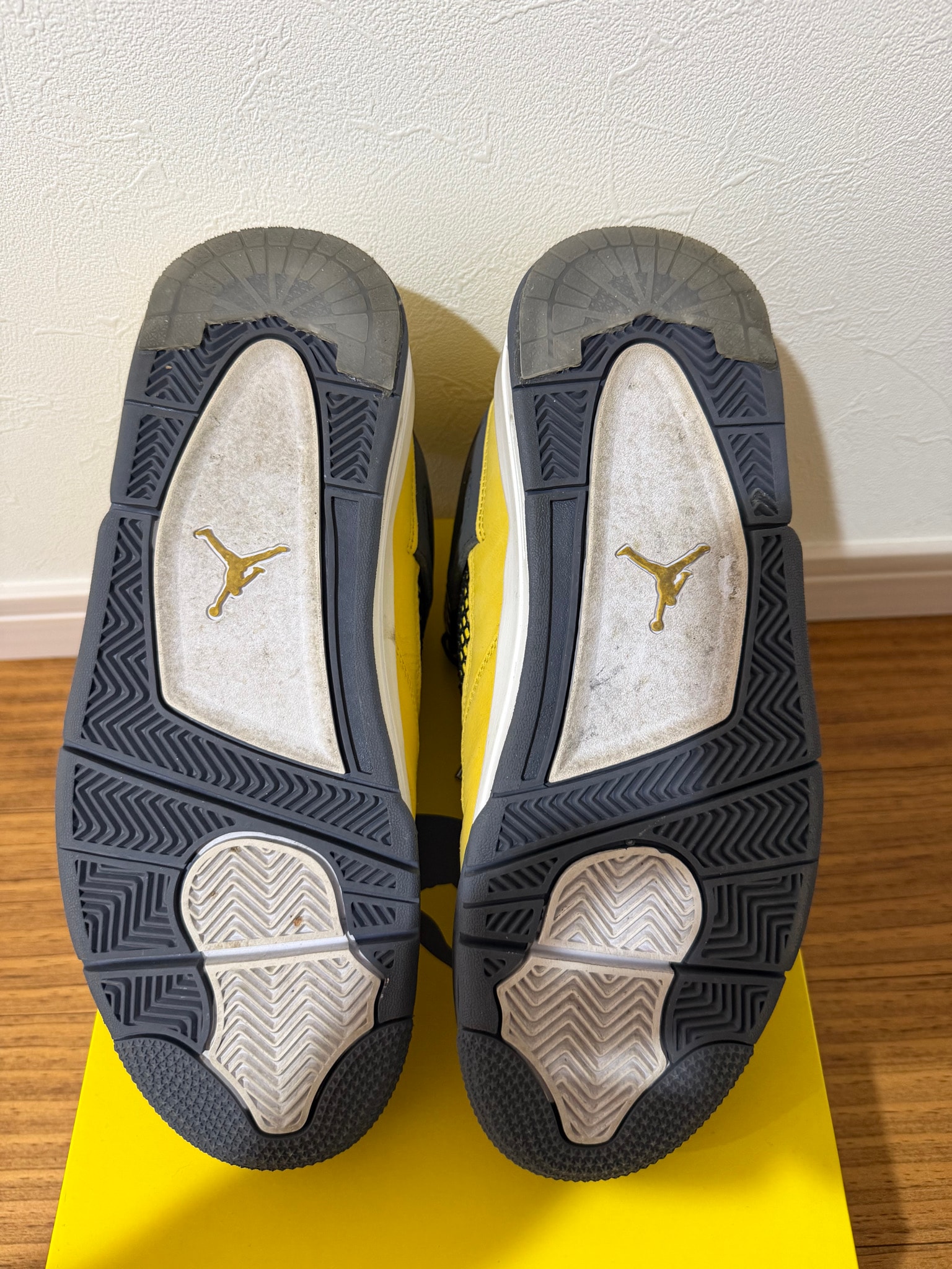 Nike Air Jordan 4 "Tour Yellow"