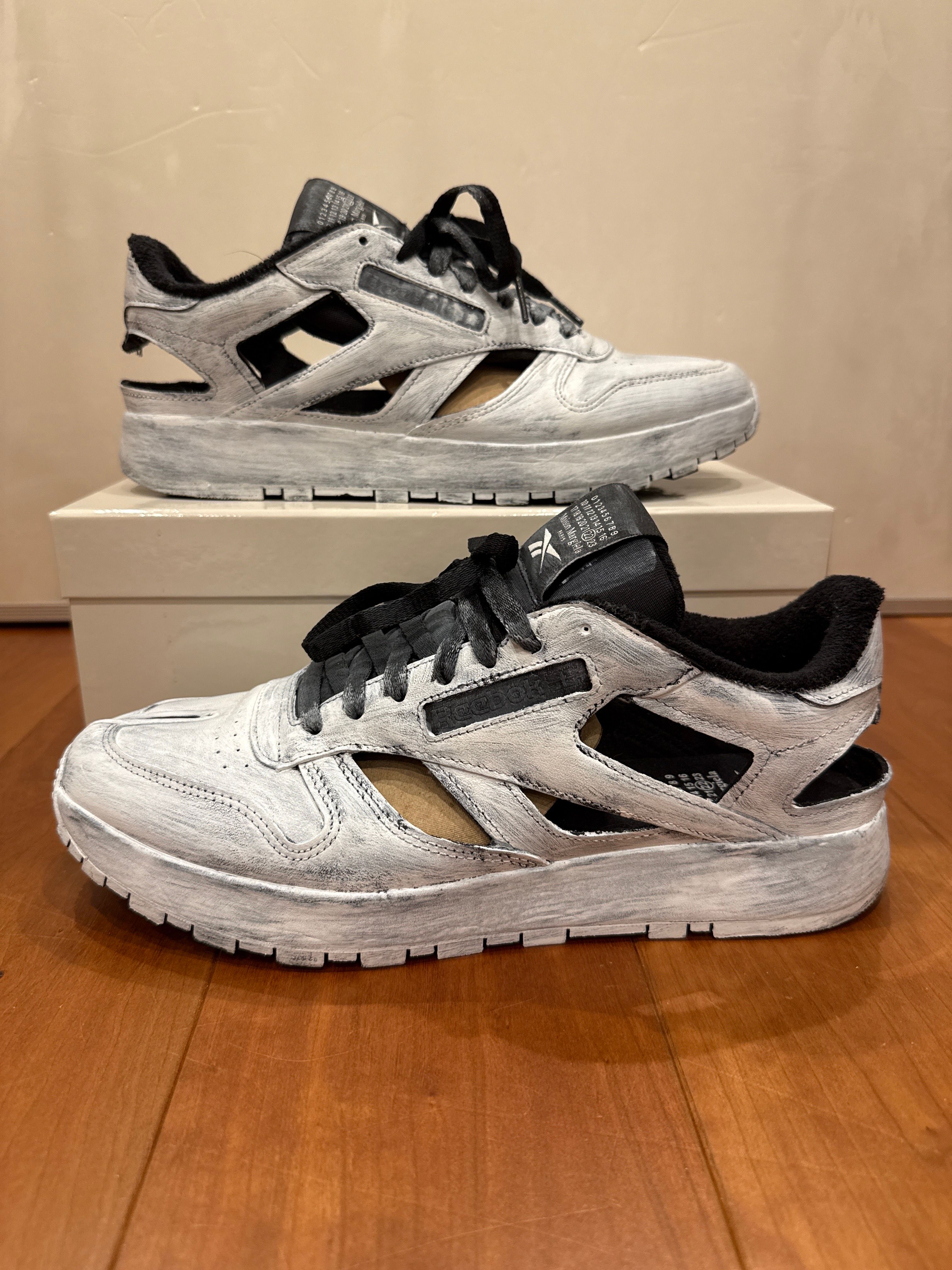 Maison Margiela x Reebok Classic Leather Tabi DQ "Black/Black/Footwear White"