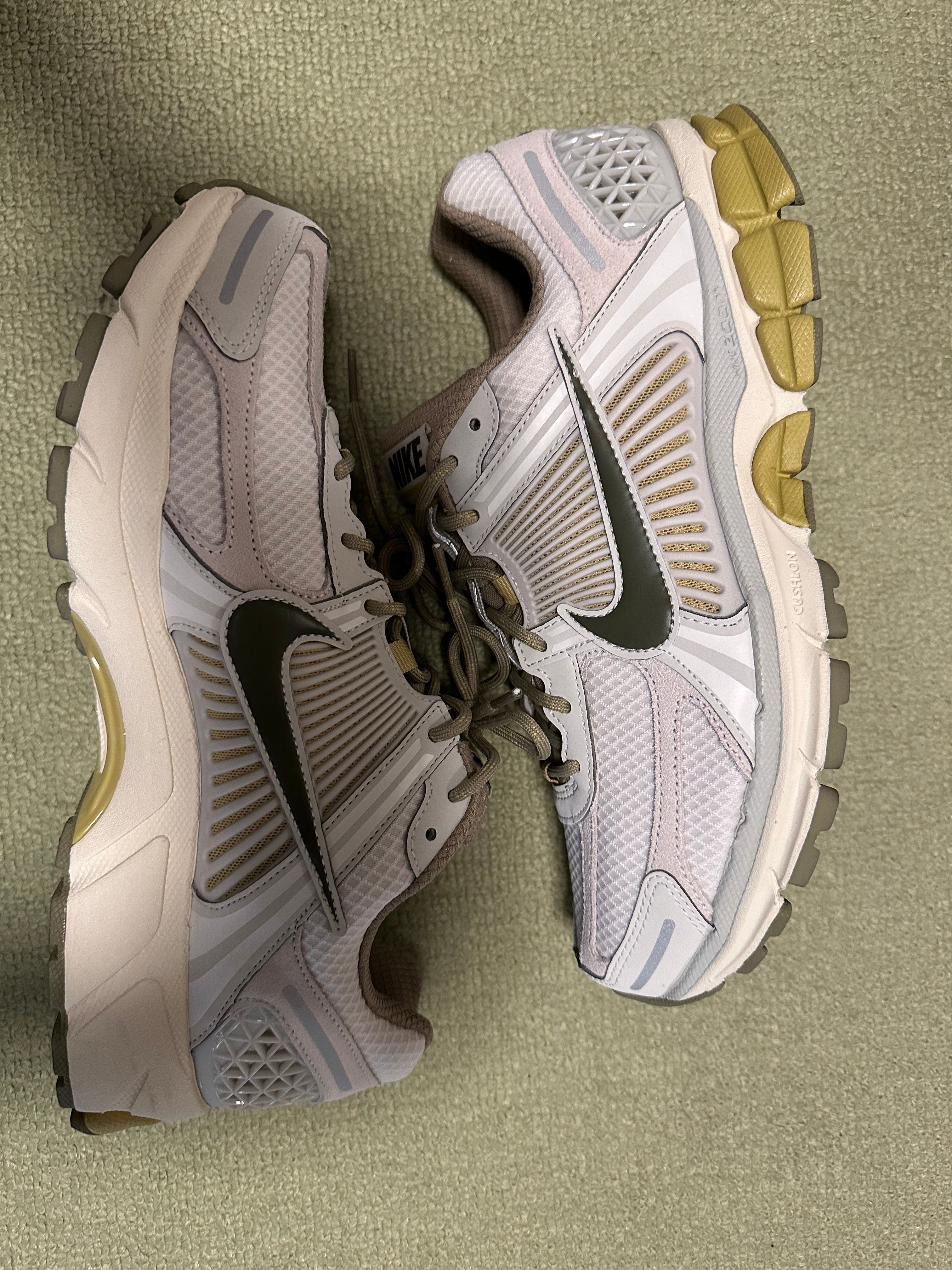 Nike Zoom Vomero 5 "Light Bone and Phantom"