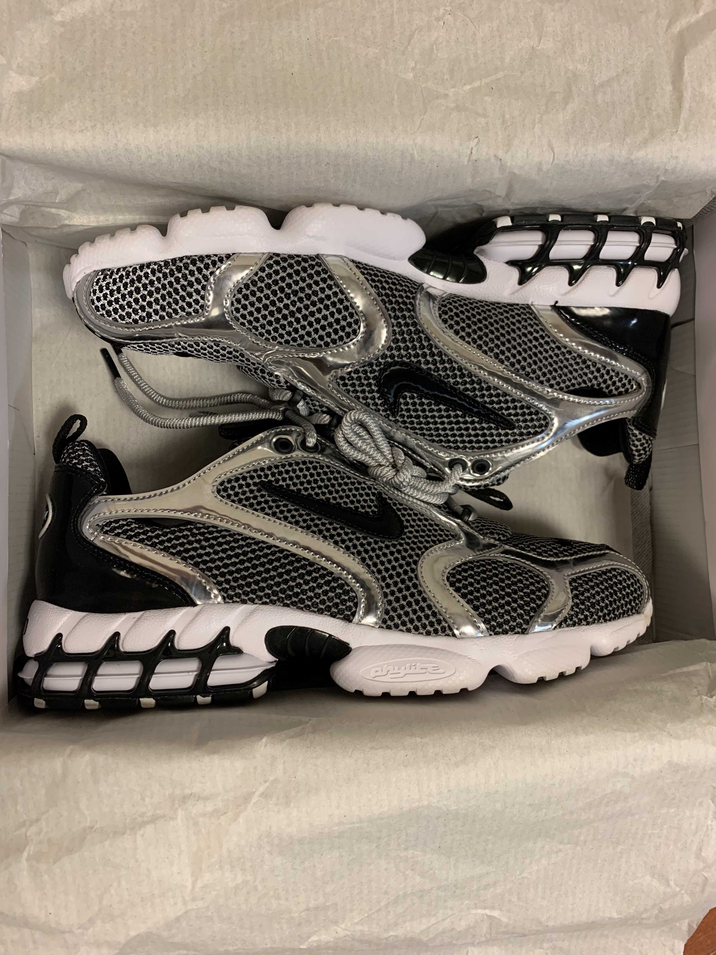 STUSSY × NIKE AIR ZOOM SPIRIDON CAGED "PURE PLATINUM/BLACK-WHITE"