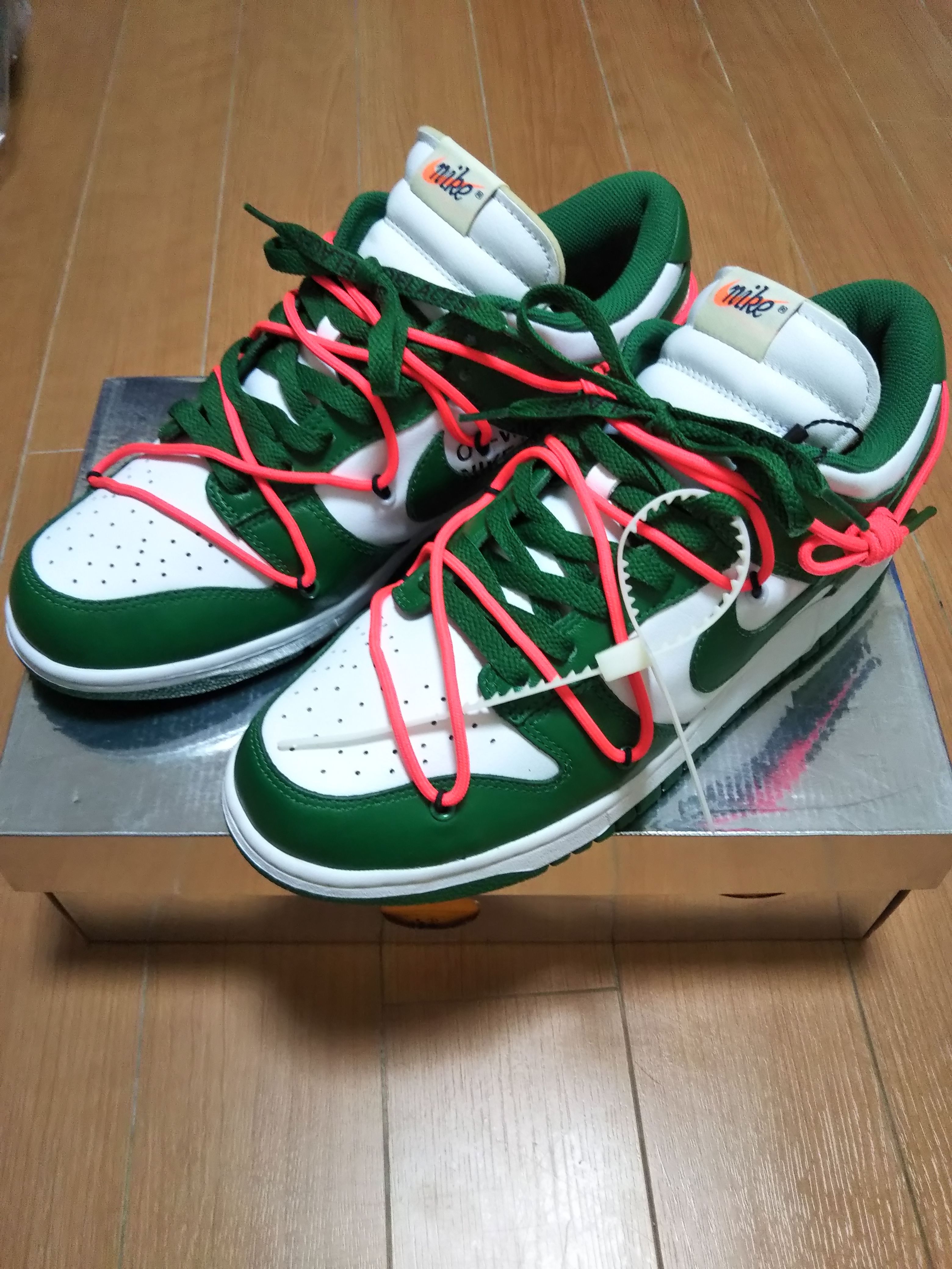 Off-White × Nike Dunk Low "White/Pine Green"
