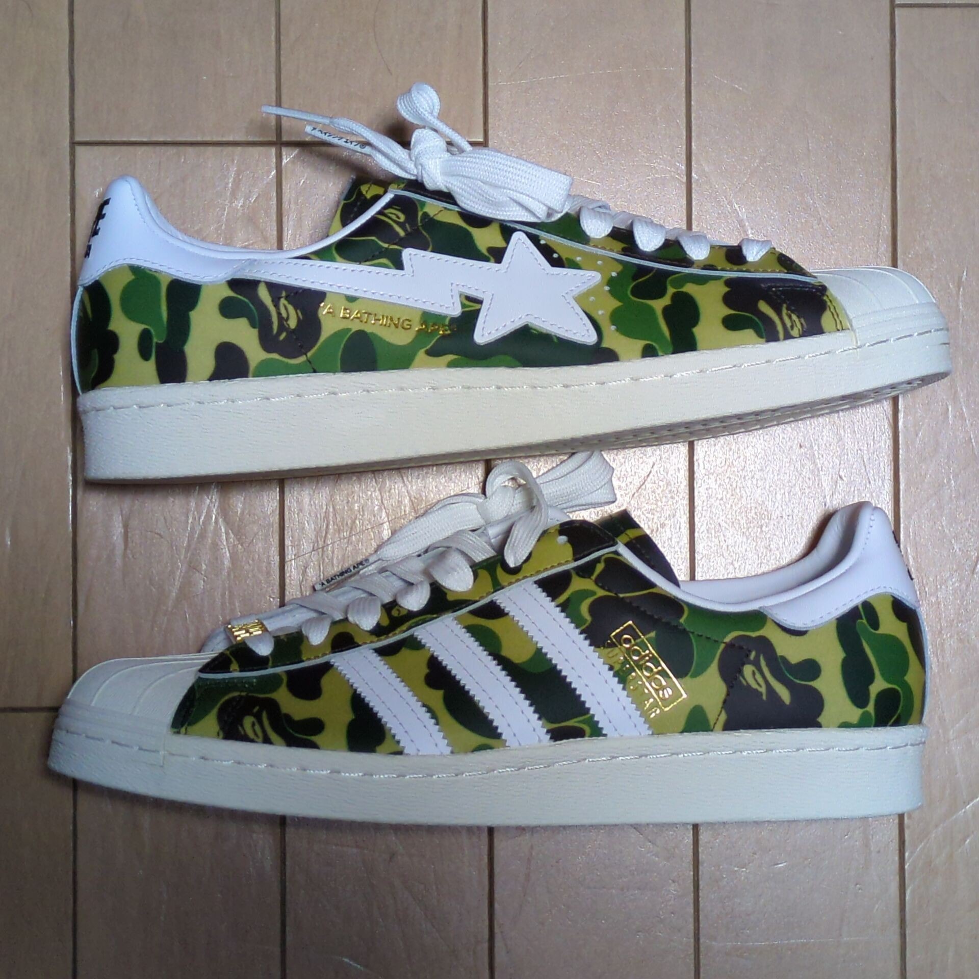ア ベイジング エイプ × アディダス スーパースター 80'S "グリーン カモ"