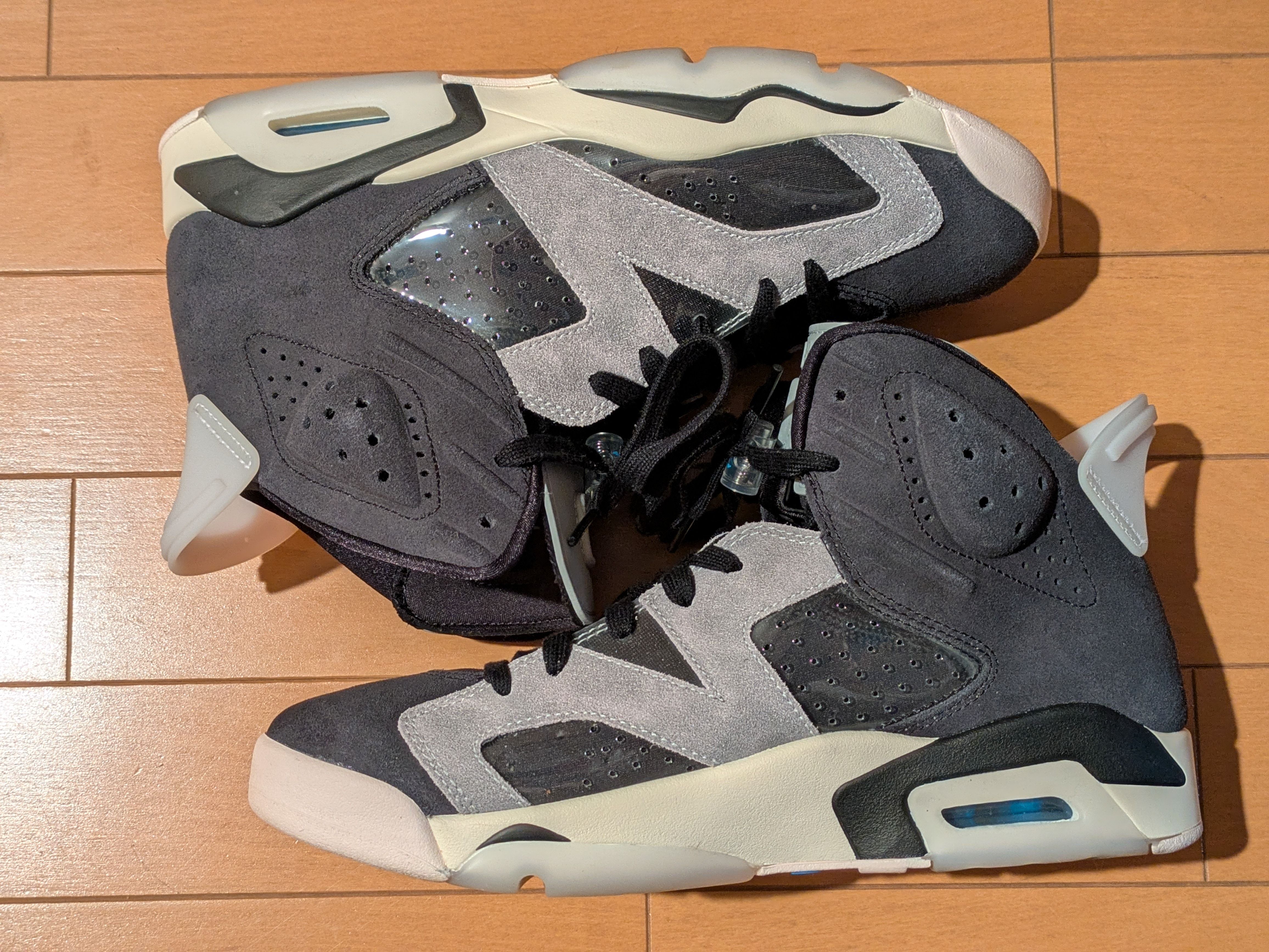 NIike Women's Air Jordan 6 "Smoke Grey"