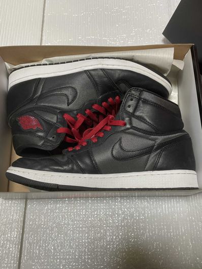 Nike Air Jordan 1 Retro High OG "Black/Metallic Silver/Gym Red"