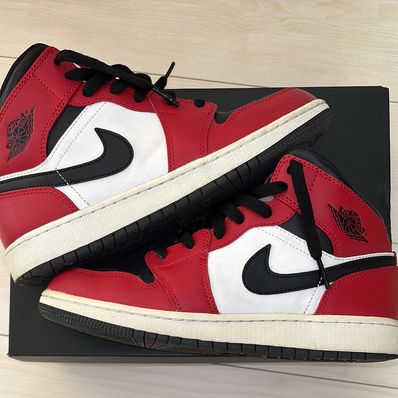 Nike Air Jordan 1 Mid "Chicago Black Toe"