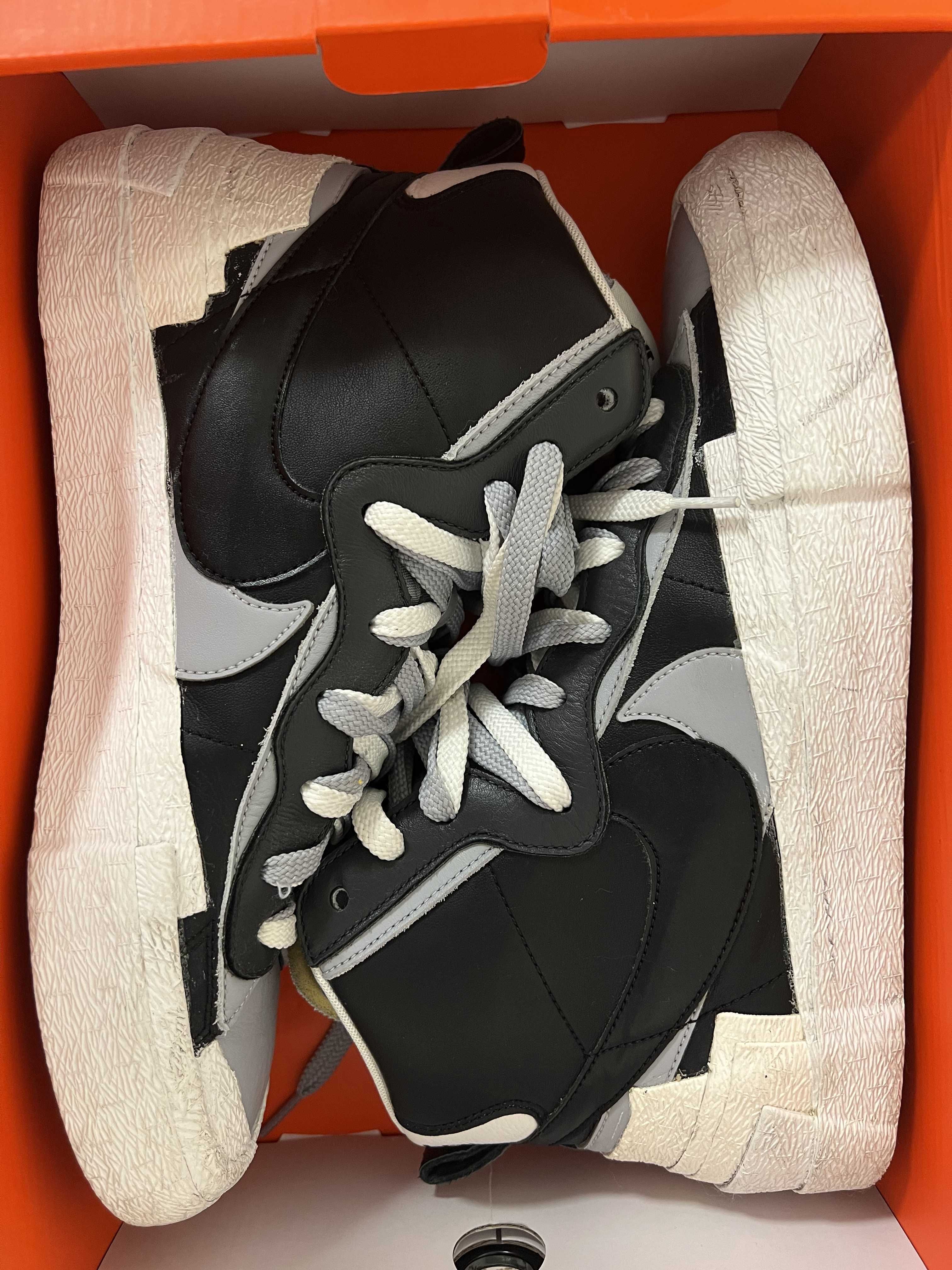 sacai × NIKE BLAZER MID "BLACK/WOLF GREY/WHITE"