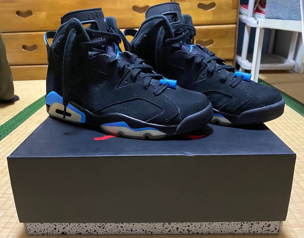 NIKE AIR JORDAN 6 RETRO "UNC"