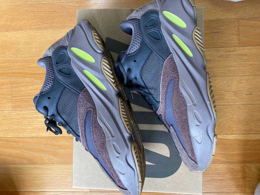 YEEZY BOOST 700 WAVE RUNNER DARK GREY