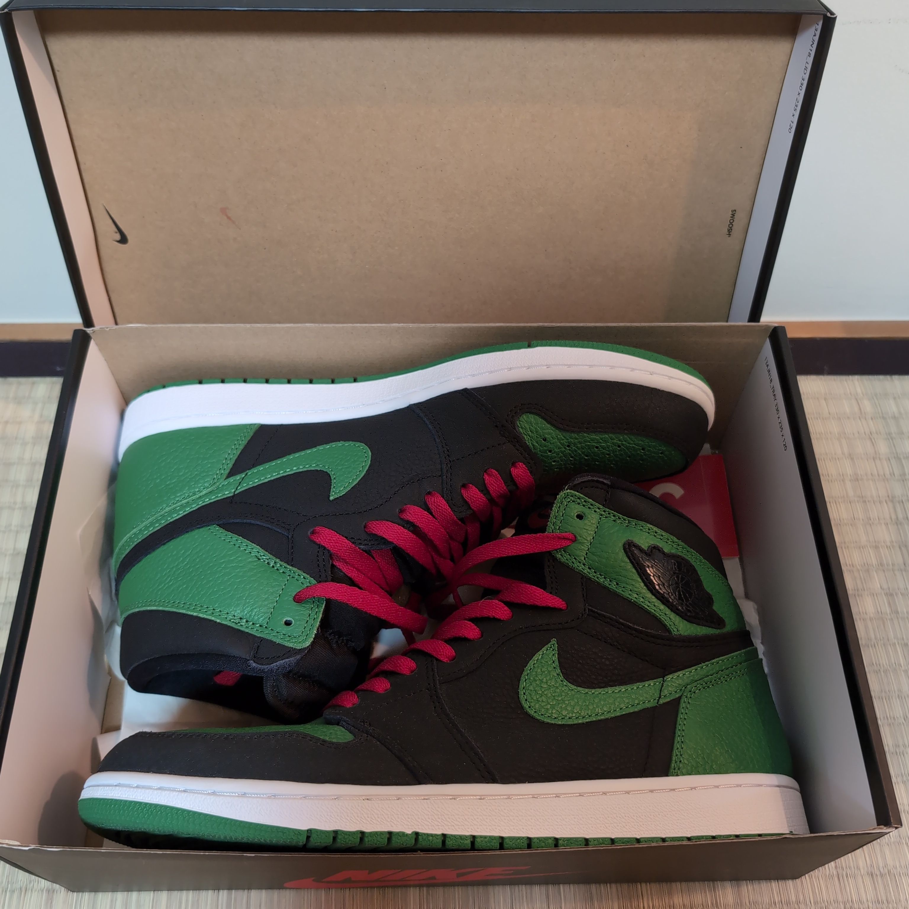 Nike Air Jordan 1 Retro High OG "Black/Pine Green" (2020)