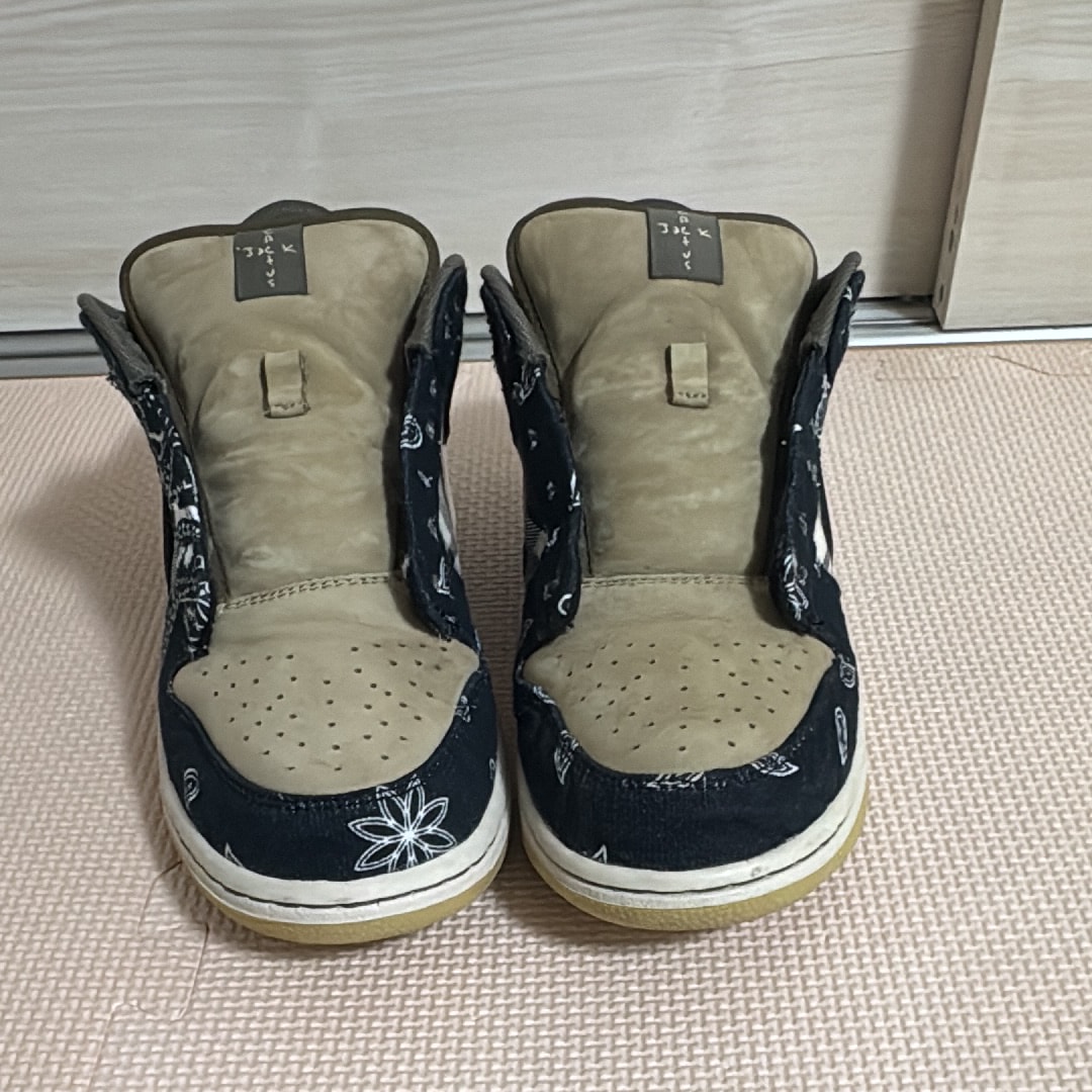 Travis Scott × Nike SB Dunk Low "Black/Parachute Beige"