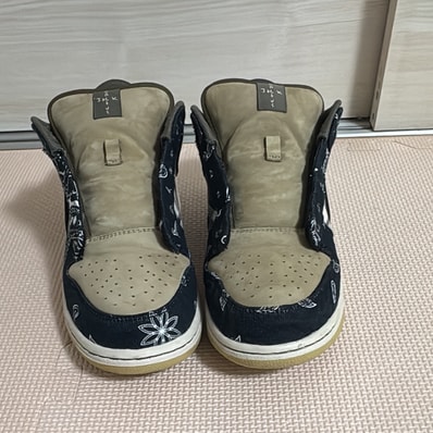 Travis Scott × Nike SB Dunk Low "Black/Parachute Beige"