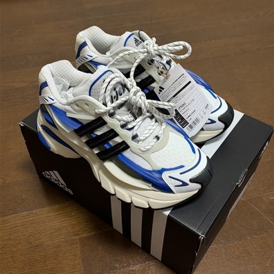 Pharrell Williams × adidas Jellyfish "Team Royal Blue"