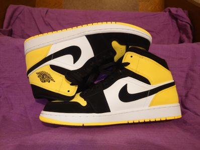 Nike Air Jordan 1 Mid "Yellow Toe Black"