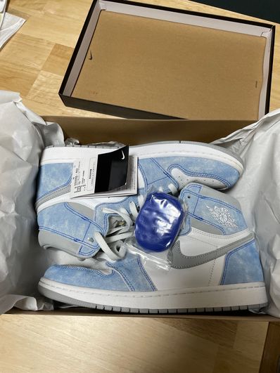 Nike Air Jordan 1 High OG "Hyper Royal"