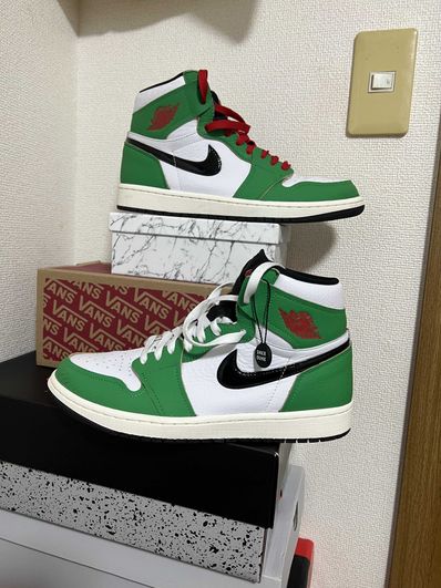 Nike Women's Air Jordan 1 High OG "Lucky Green/White-Sail-Black"