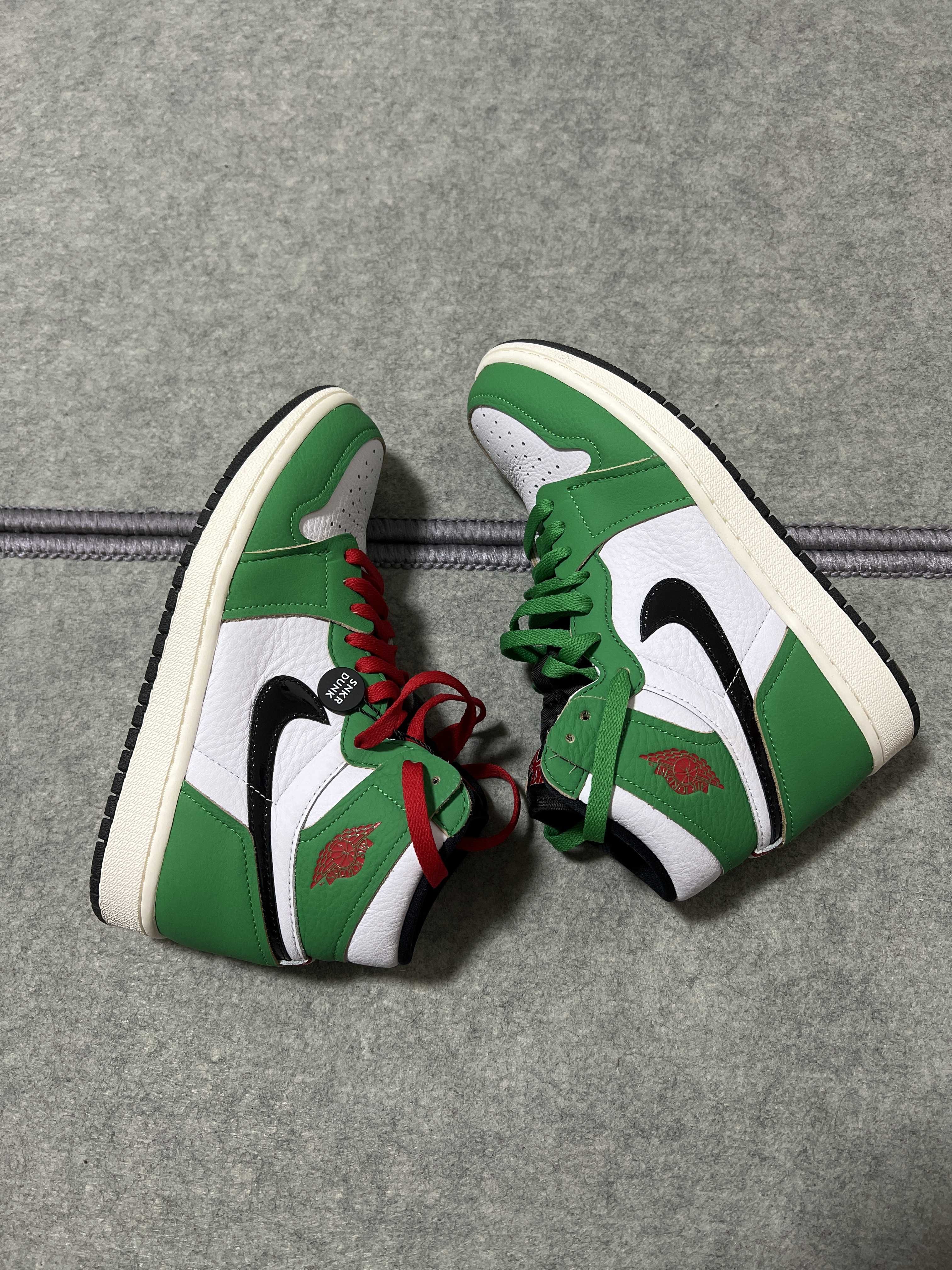 Nike Women's Air Jordan 1 High OG "Lucky Green/White-Sail-Black"   