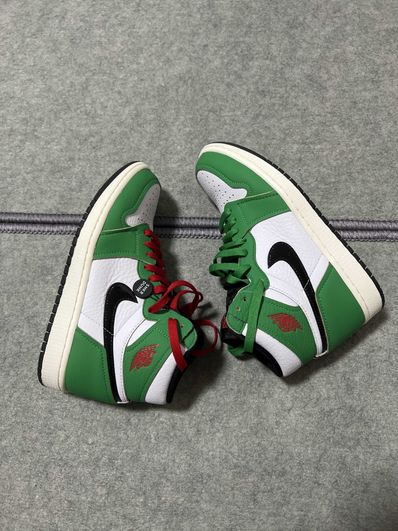 Nike Women's Air Jordan 1 High OG "Lucky Green/White-Sail-Black"