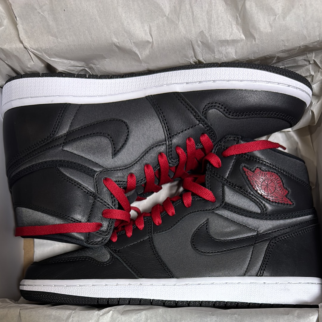 Nike Air Jordan 1 Retro High OG "Black/Metallic Silver/Gym Red"