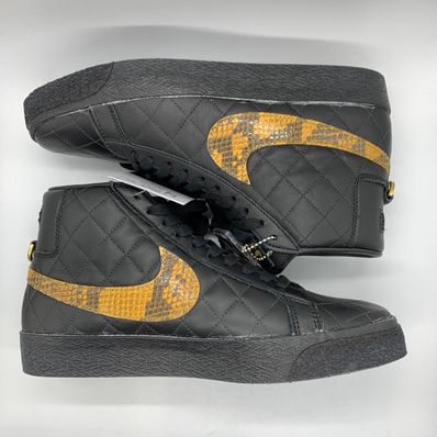 Supreme × Nike SB Blazer Mid "Black"