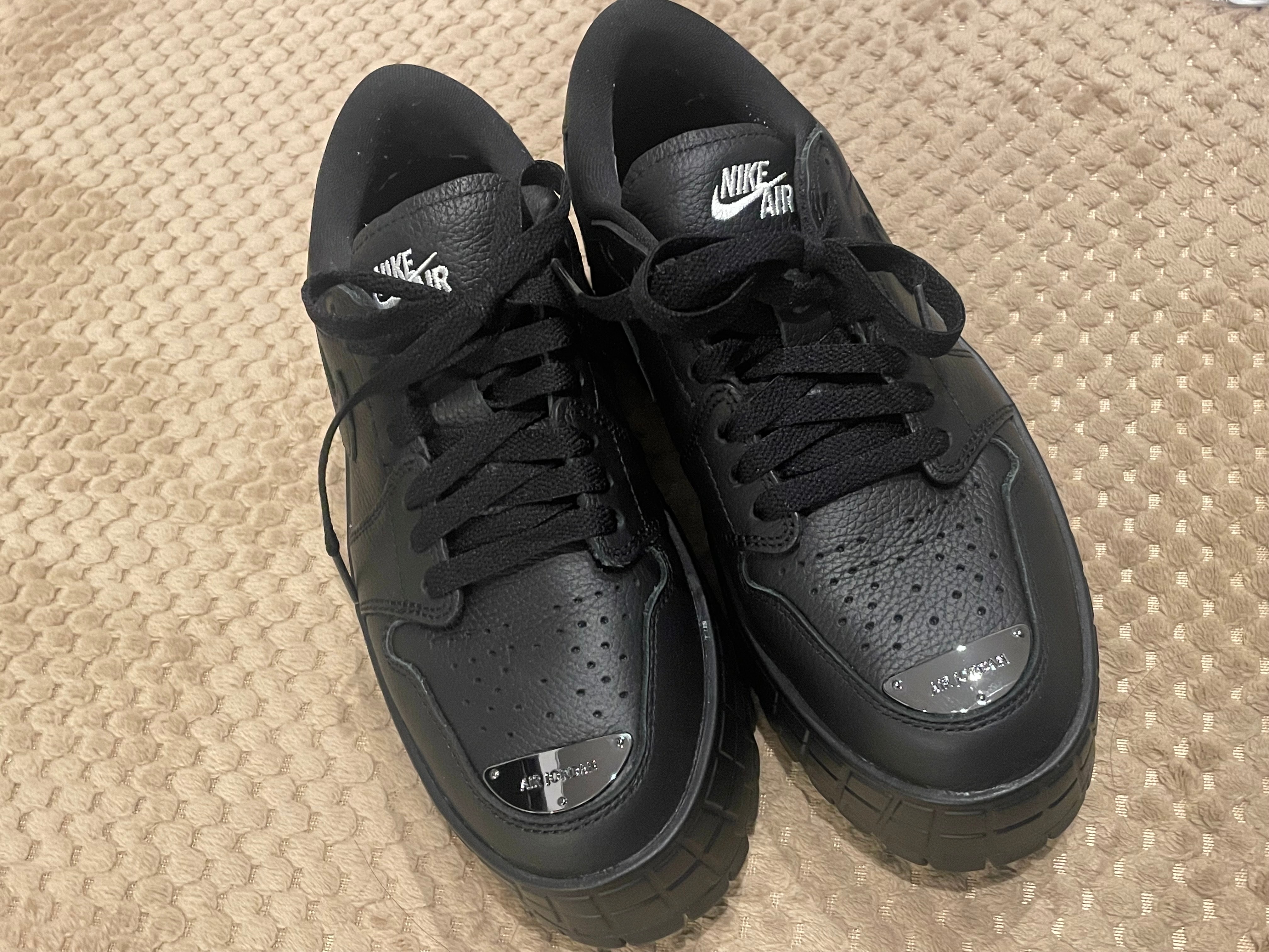 ナイキ ウィメンズ エアジョーダン1 ブルックリン ロー "ブラック/ホワイト/メタリックブラック"