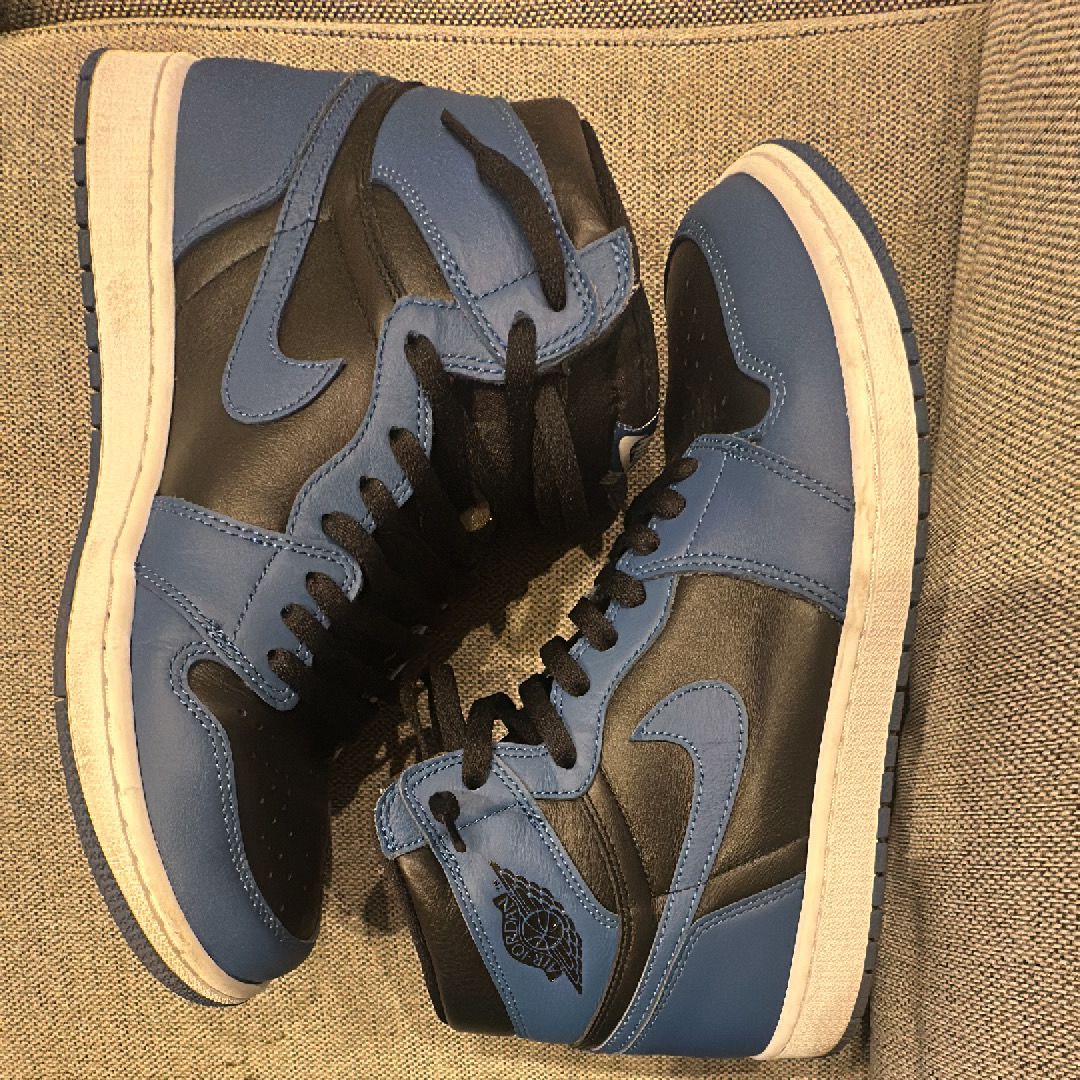 Nike Air Jordan 1 Retro High OG "Dark Marina Blue"