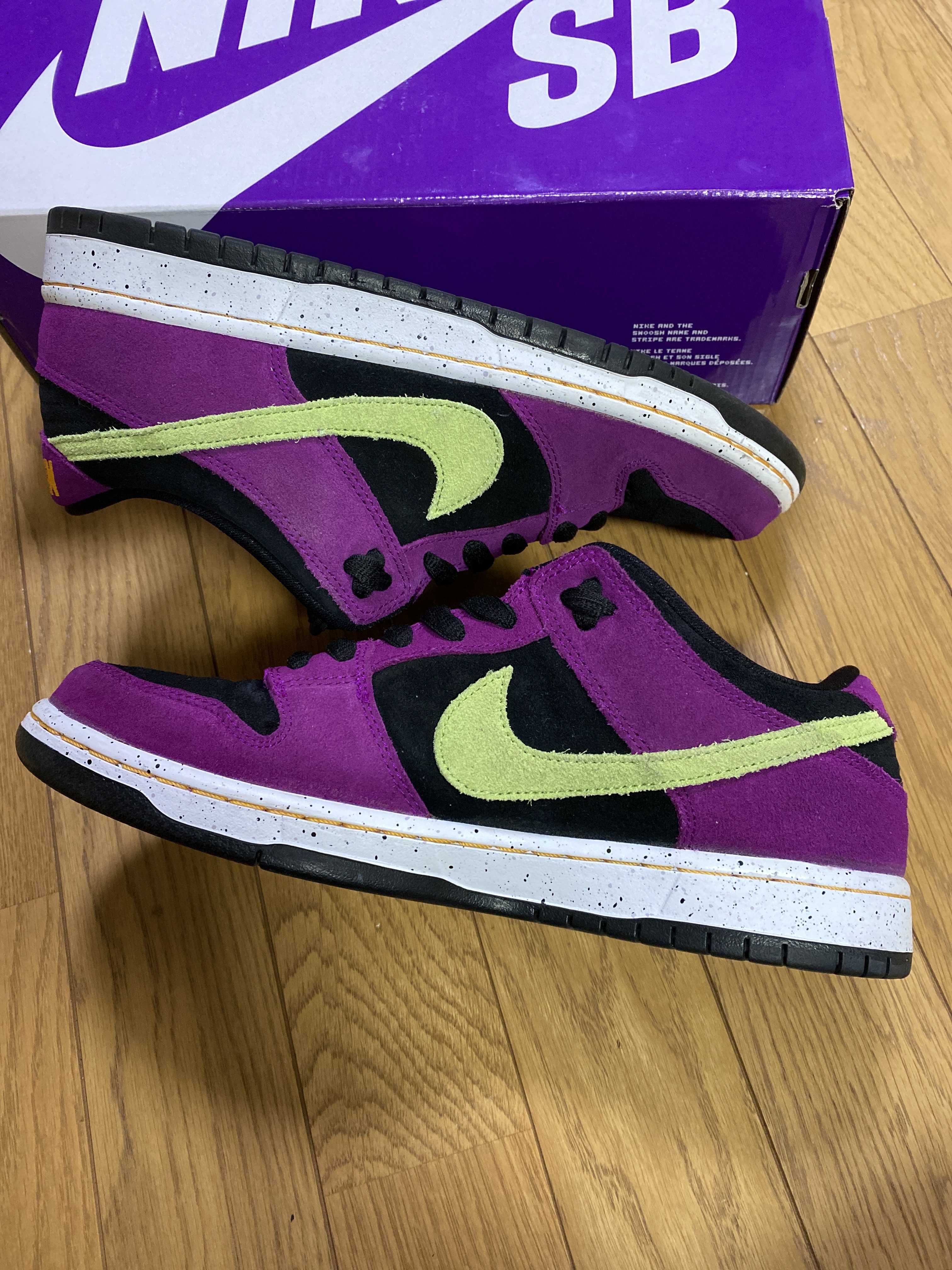 Nike SB Dunk Low "Red Plum"