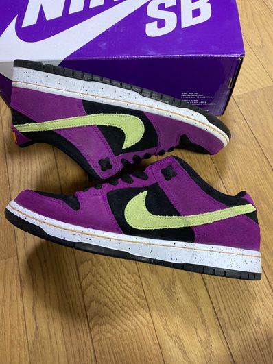 Nike SB Dunk Low "Red Plum"