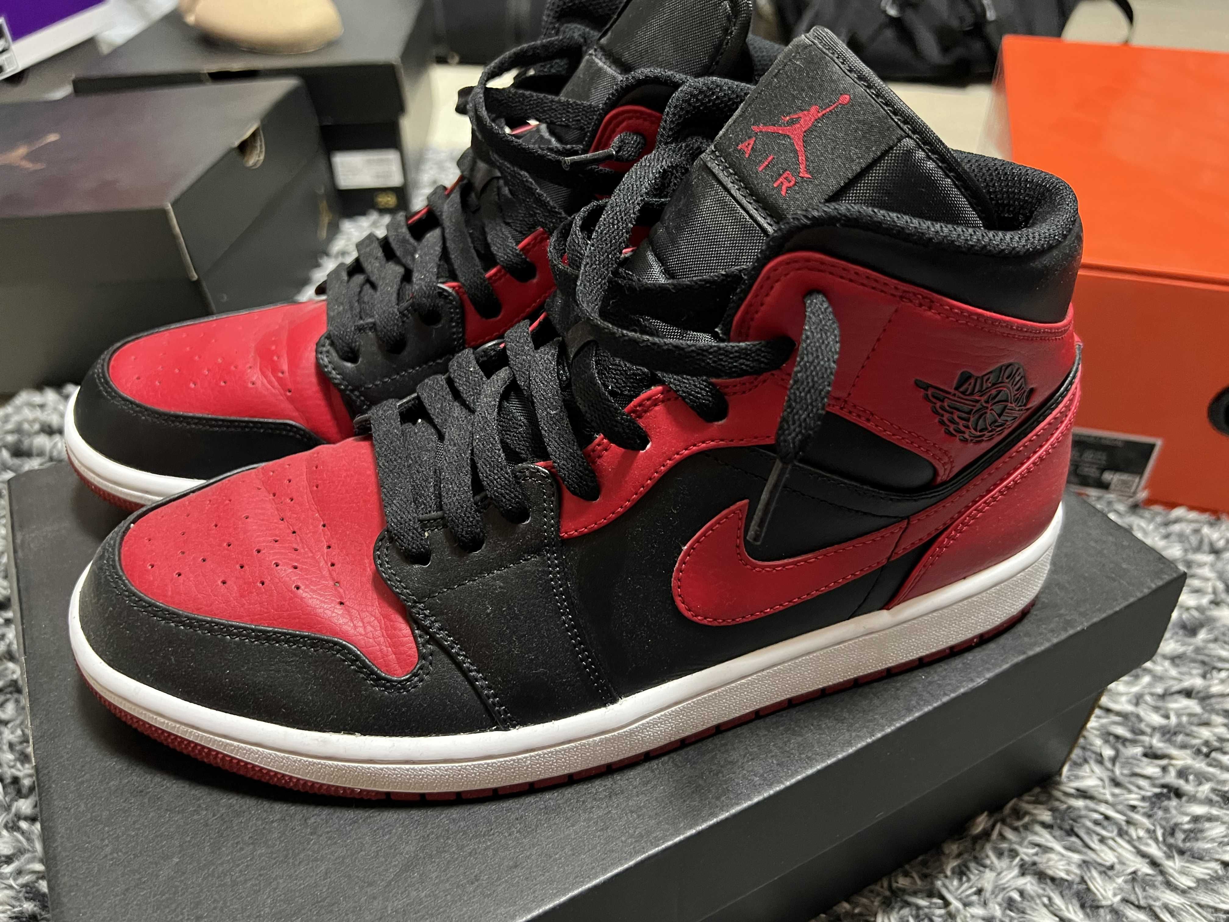 Nike Air Jordan 1 Mid "Bred"