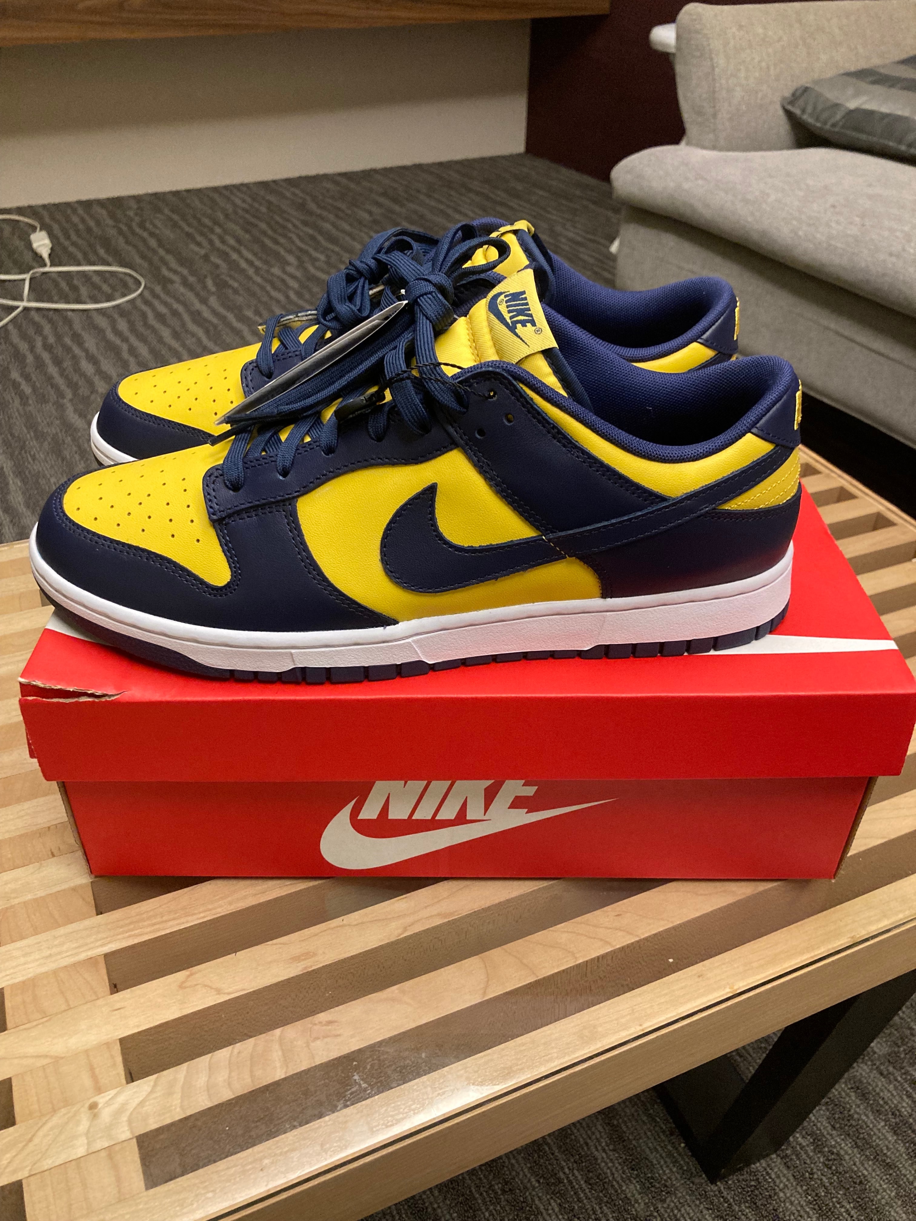 Nike Dunk Low "Michigan"