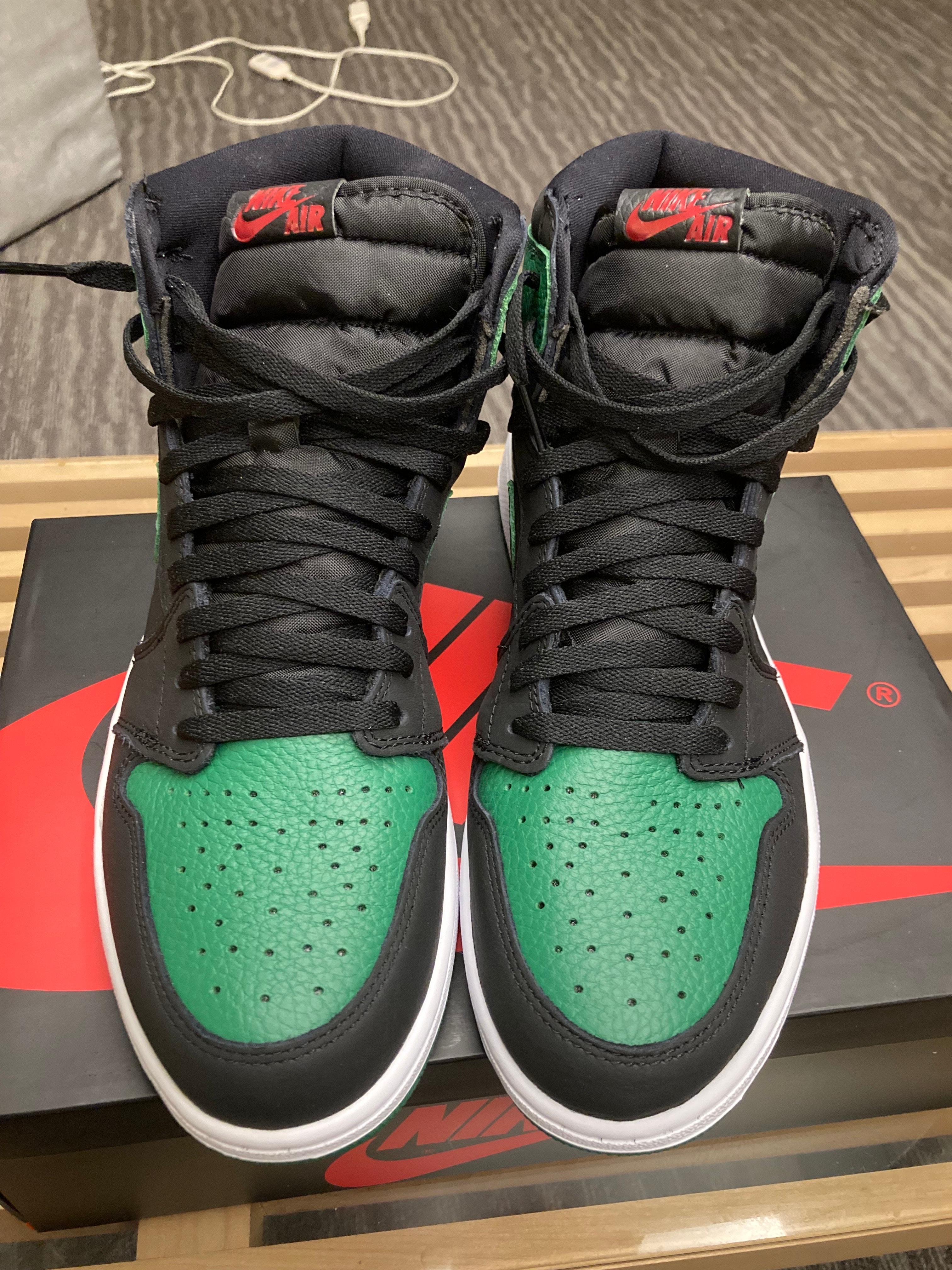 Nike Air Jordan 1 Retro High OG "Black/Pine Green" (2020)      