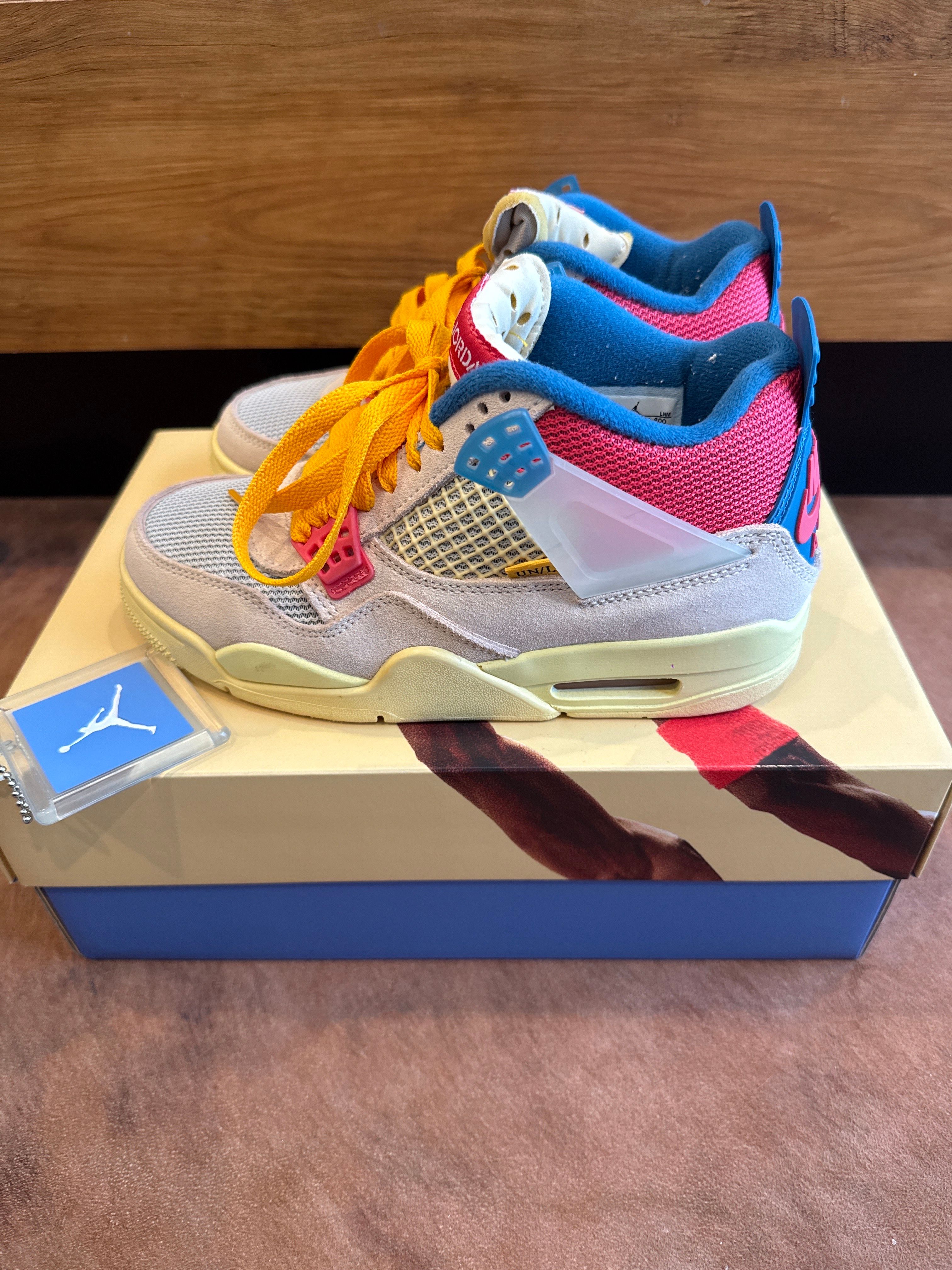 UNION × Nike Air Jordan 4 SP "Guava Ice/Light Fusion Red"