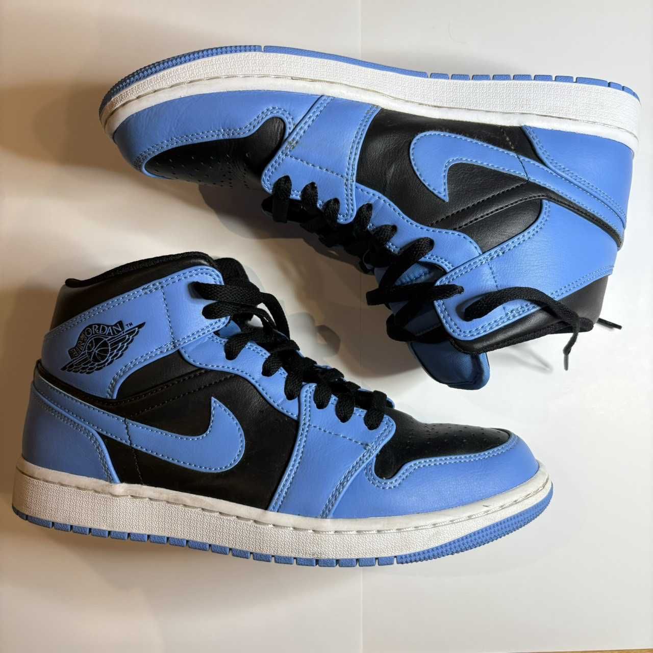 Nike Air Jordan 1 Mid "University Blue"