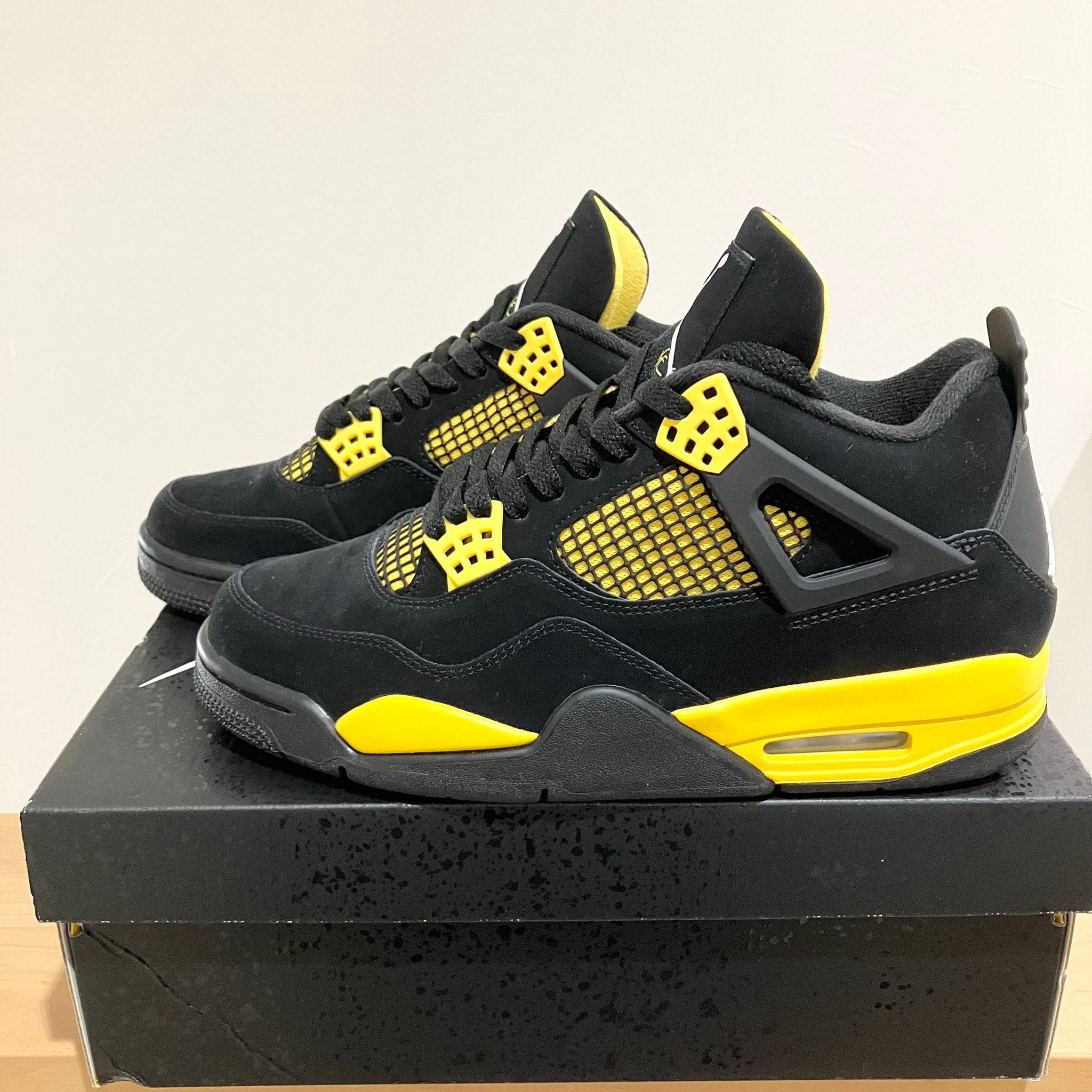 Nike Air Jordan 4 Retro "Thunder"(2023)
