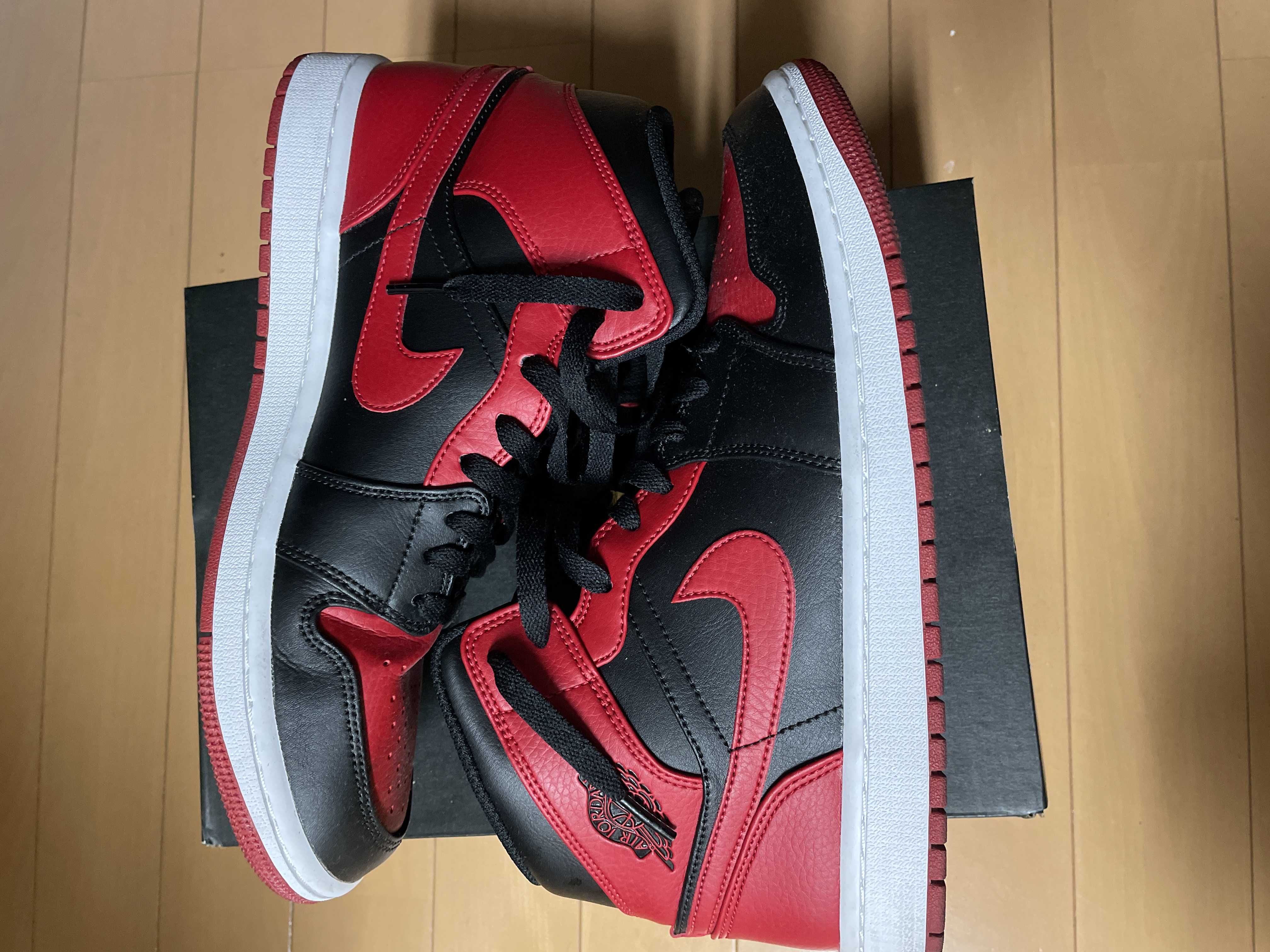 Nike Air Jordan 1 Mid "Bred"
